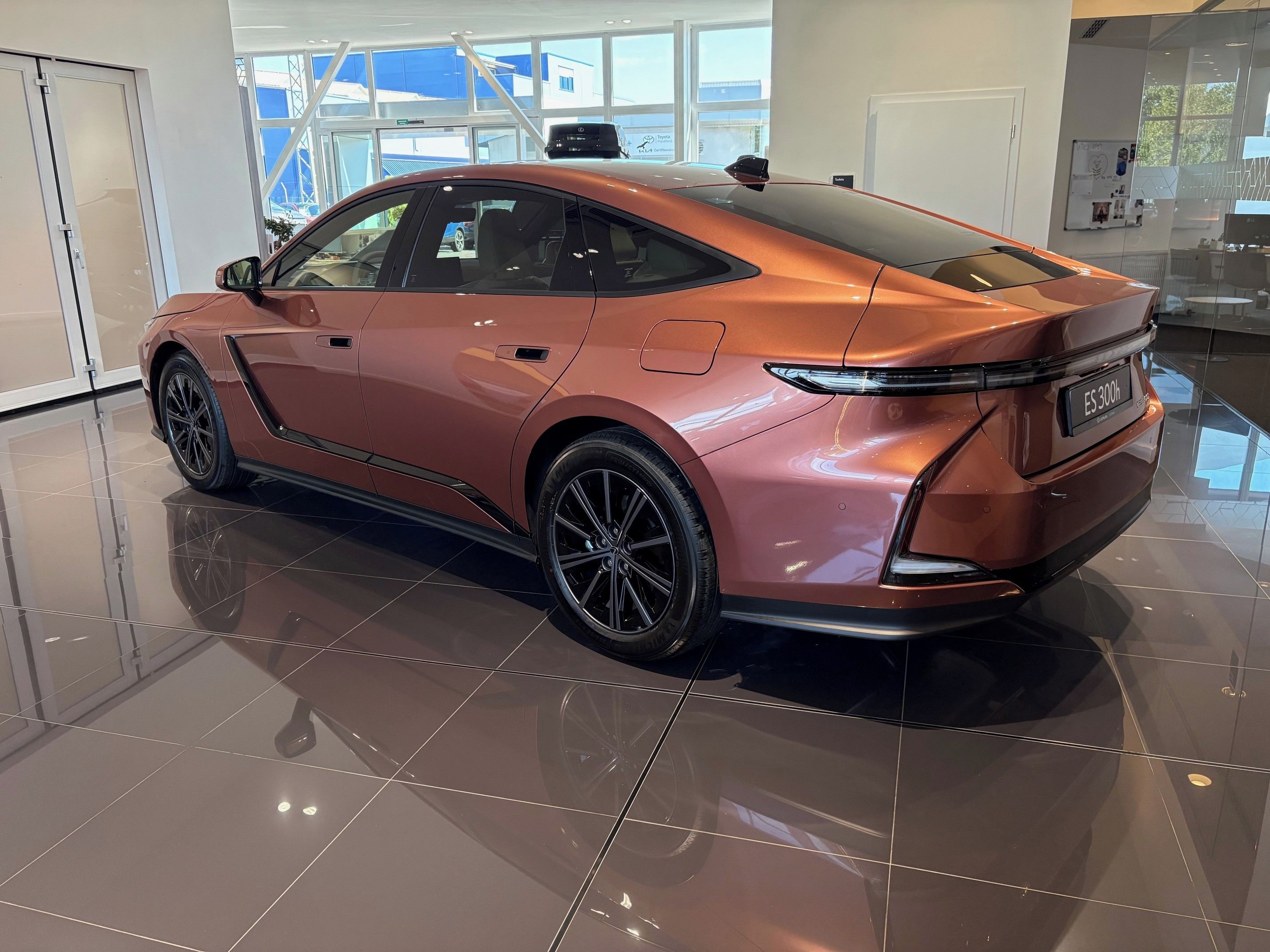 Lexus ES 300h - fotka 6