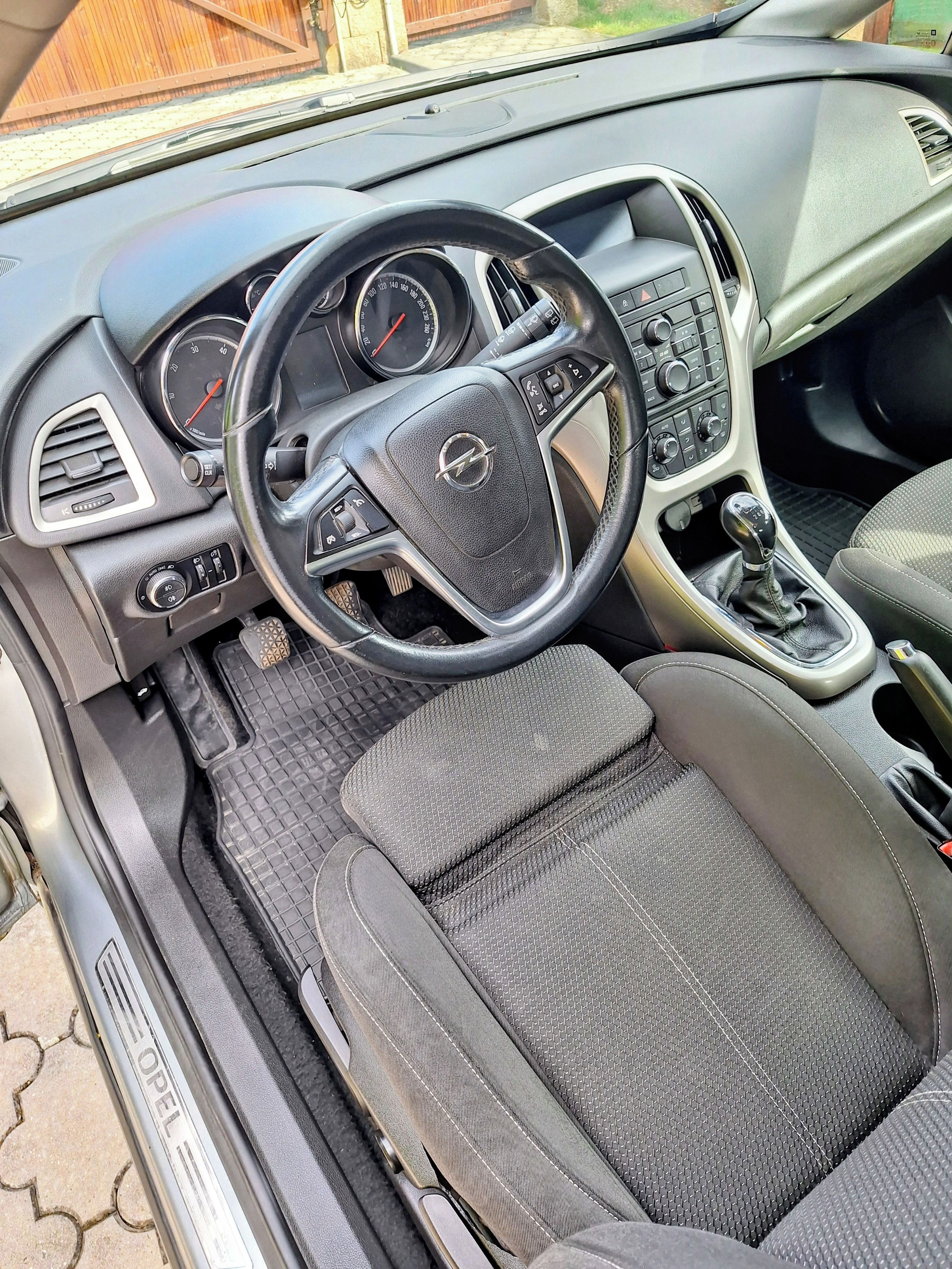 Opel Astra, 1.7cdti  2010  stk 3/2028 - fotka 3