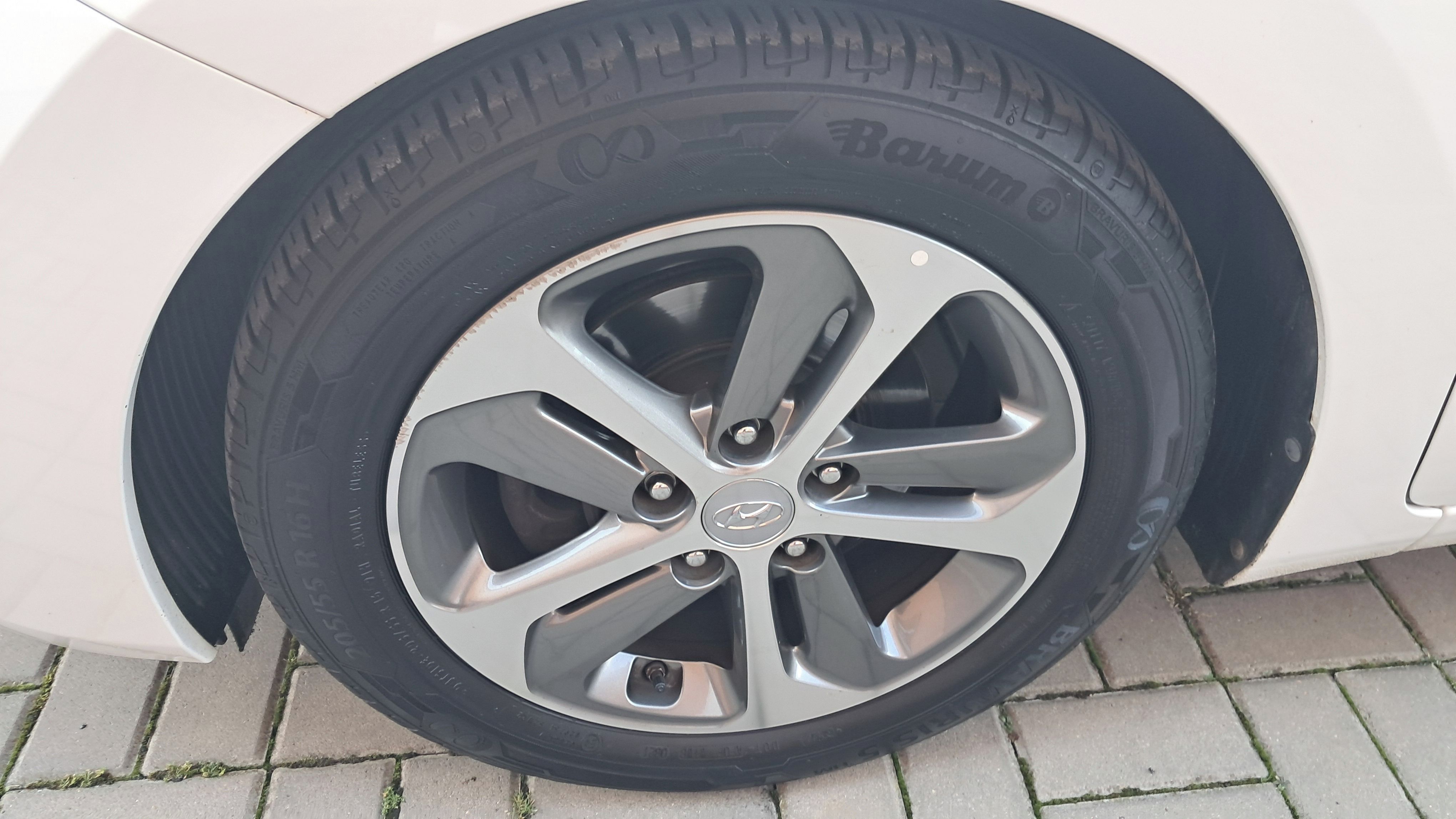 Hyundai i30, 1.6i / 99KW COMFORT 1.MAJ ČR - fotka 6
