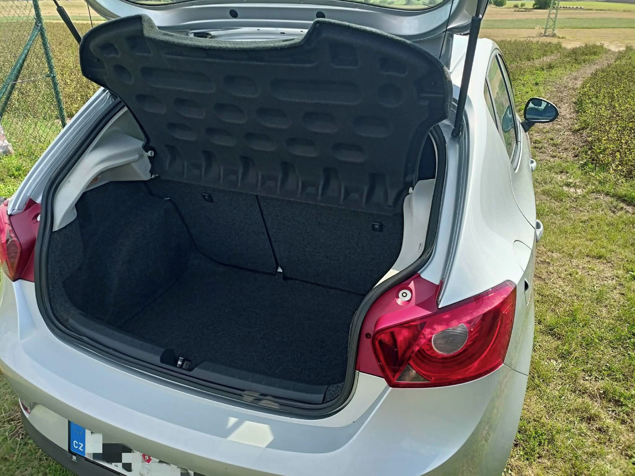 Seat Ibiza, Seat Ibiza 1.4. - 1.majitel - fotka 3