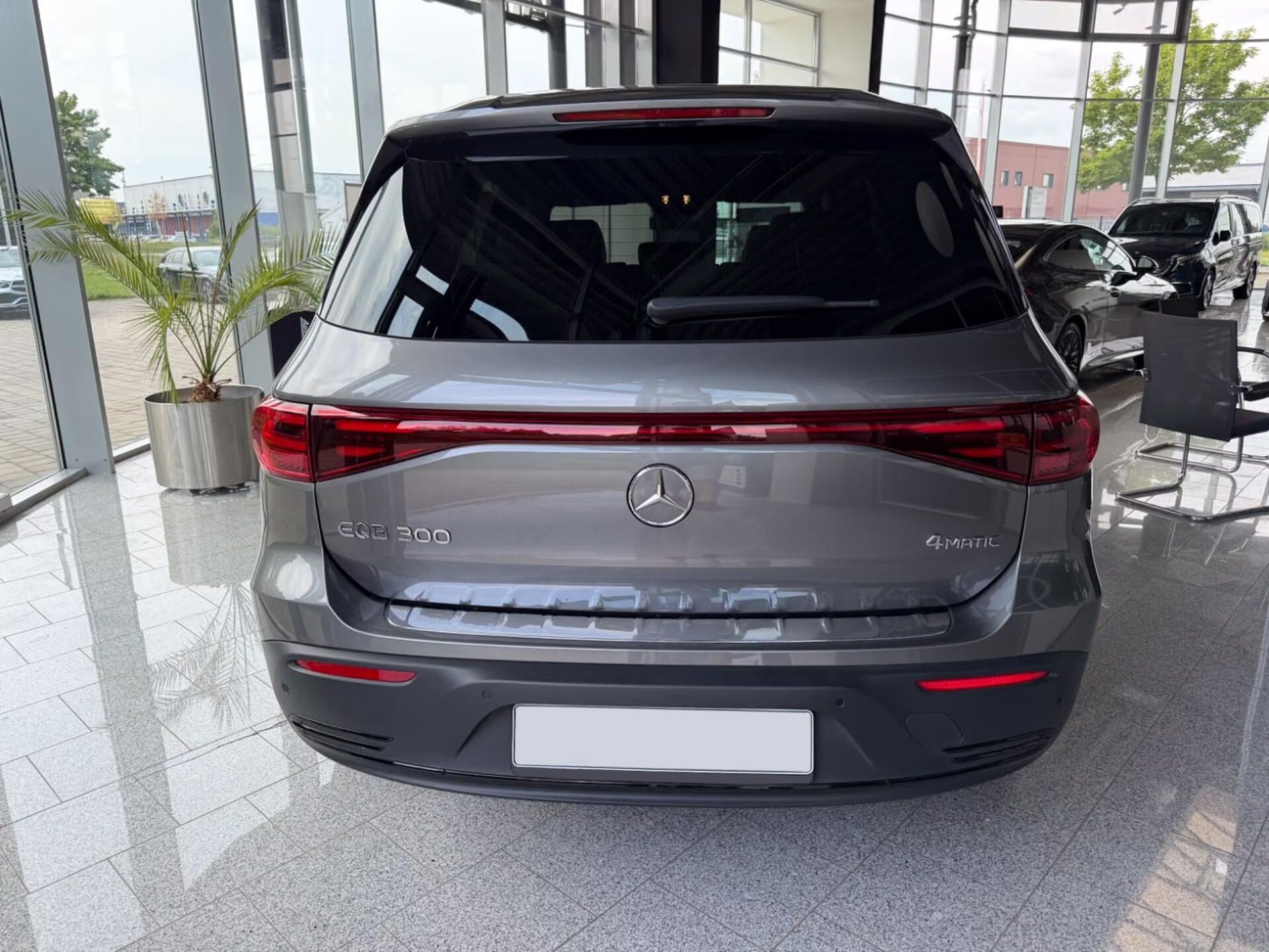 Mercedes-Benz EQB, 300 4M 360 Burmester Distronic - fotka 5