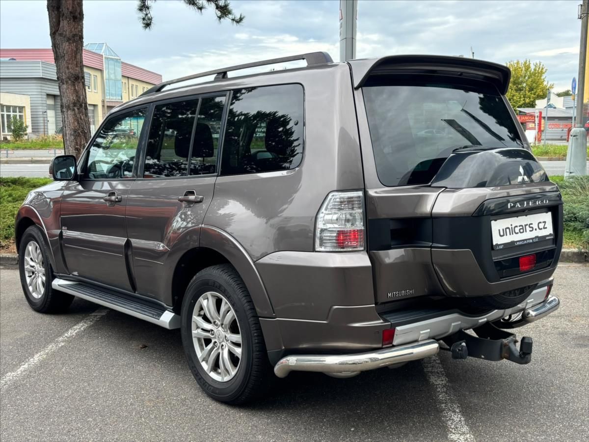 Mitsubishi Pajero, 3,2 DI-D  Instyle 4x4+Serviska - fotka 4