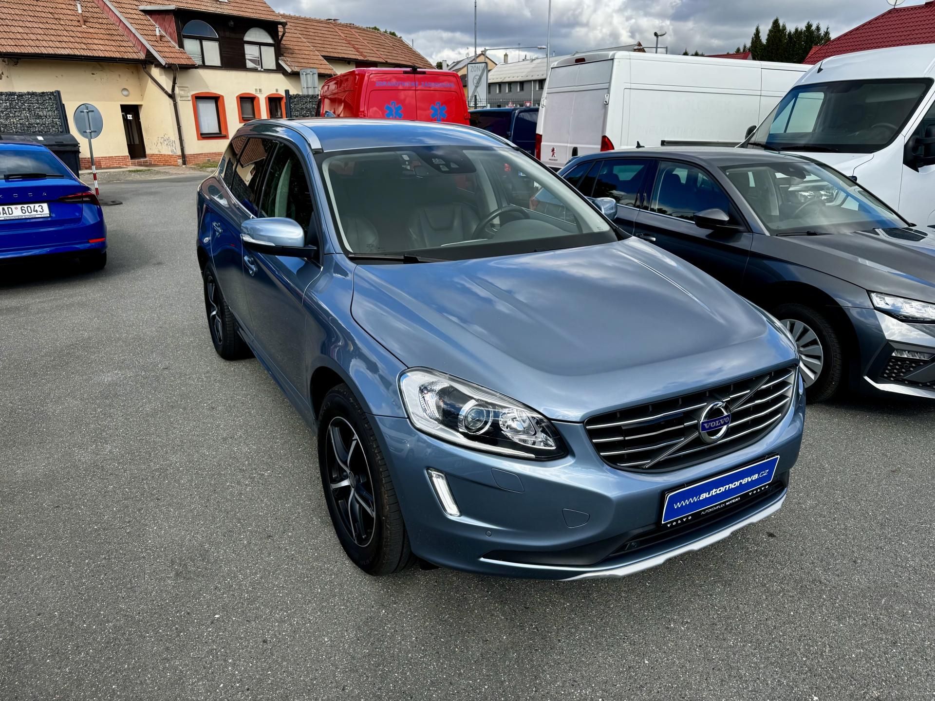 Volvo XC60, Luxury edition D4 AWD - CZ - fotka 4