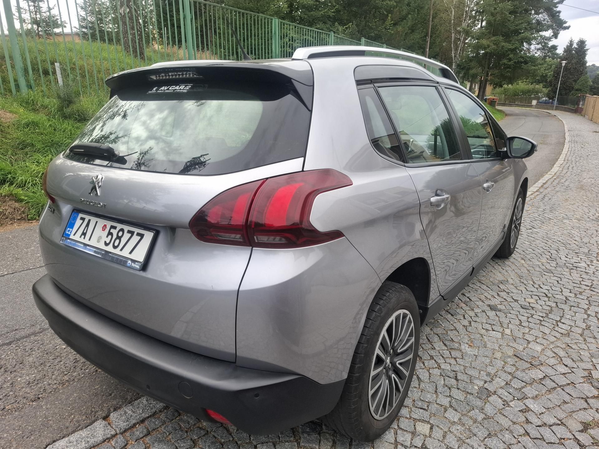 Peugeot 2008, Perfektni tech.stav - fotka 4