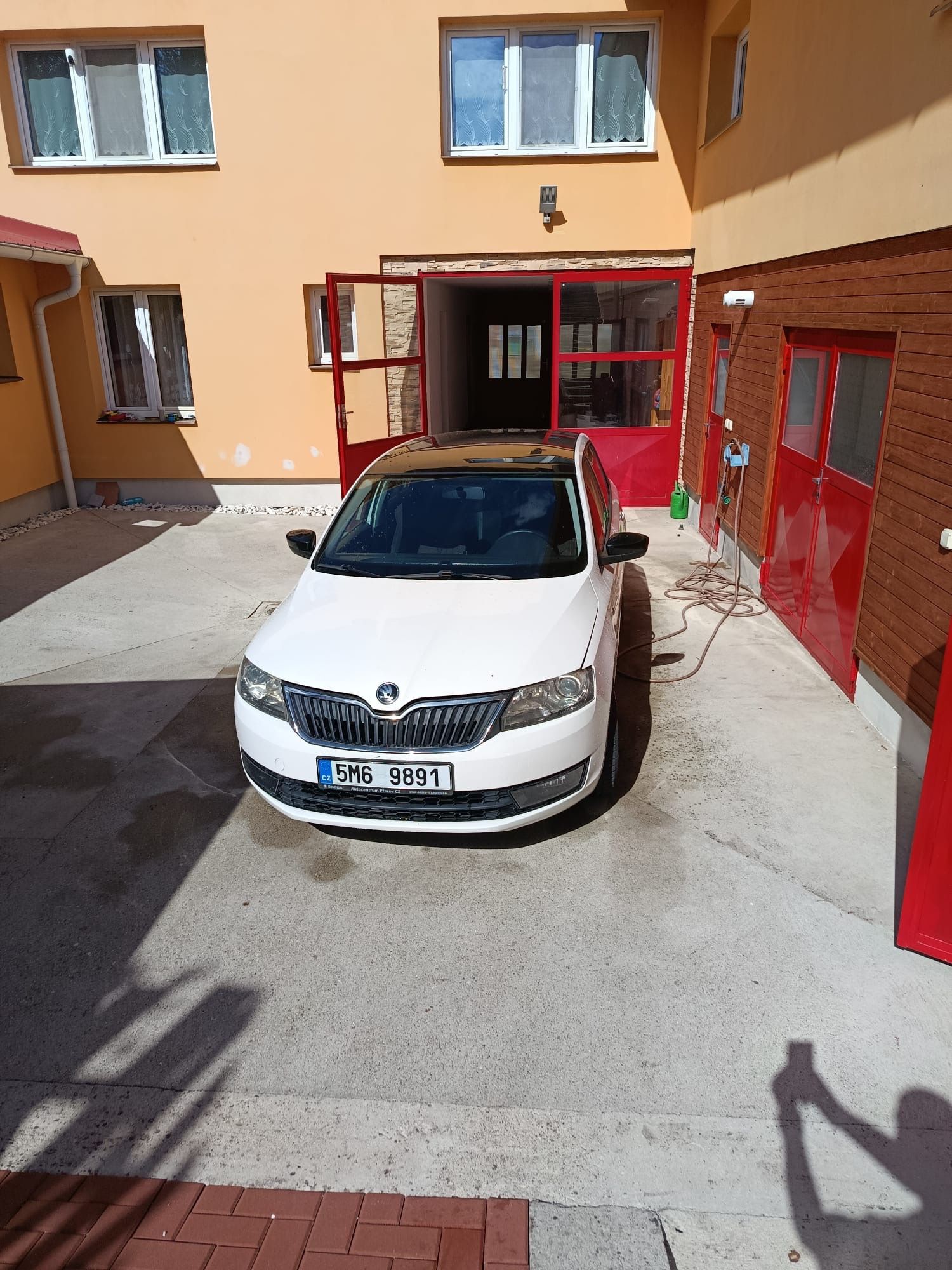 Škoda Rapid, 1.2. TSI Panoramatická střecha - fotka 2