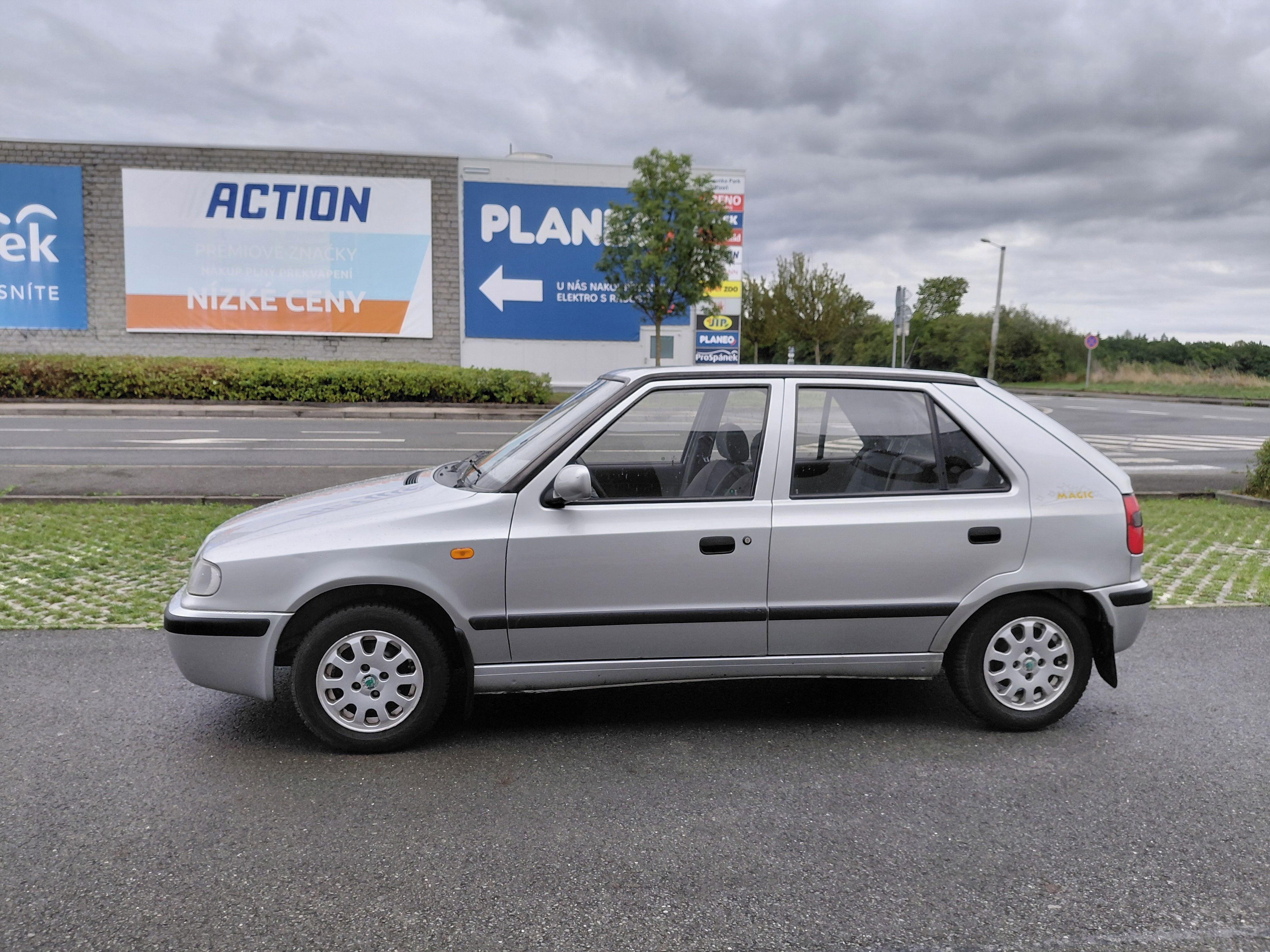 Škoda Felicia, 1.3i 1MAJ,GARÁŽOVANÁ,ZACHOVALÁ - fotka 4