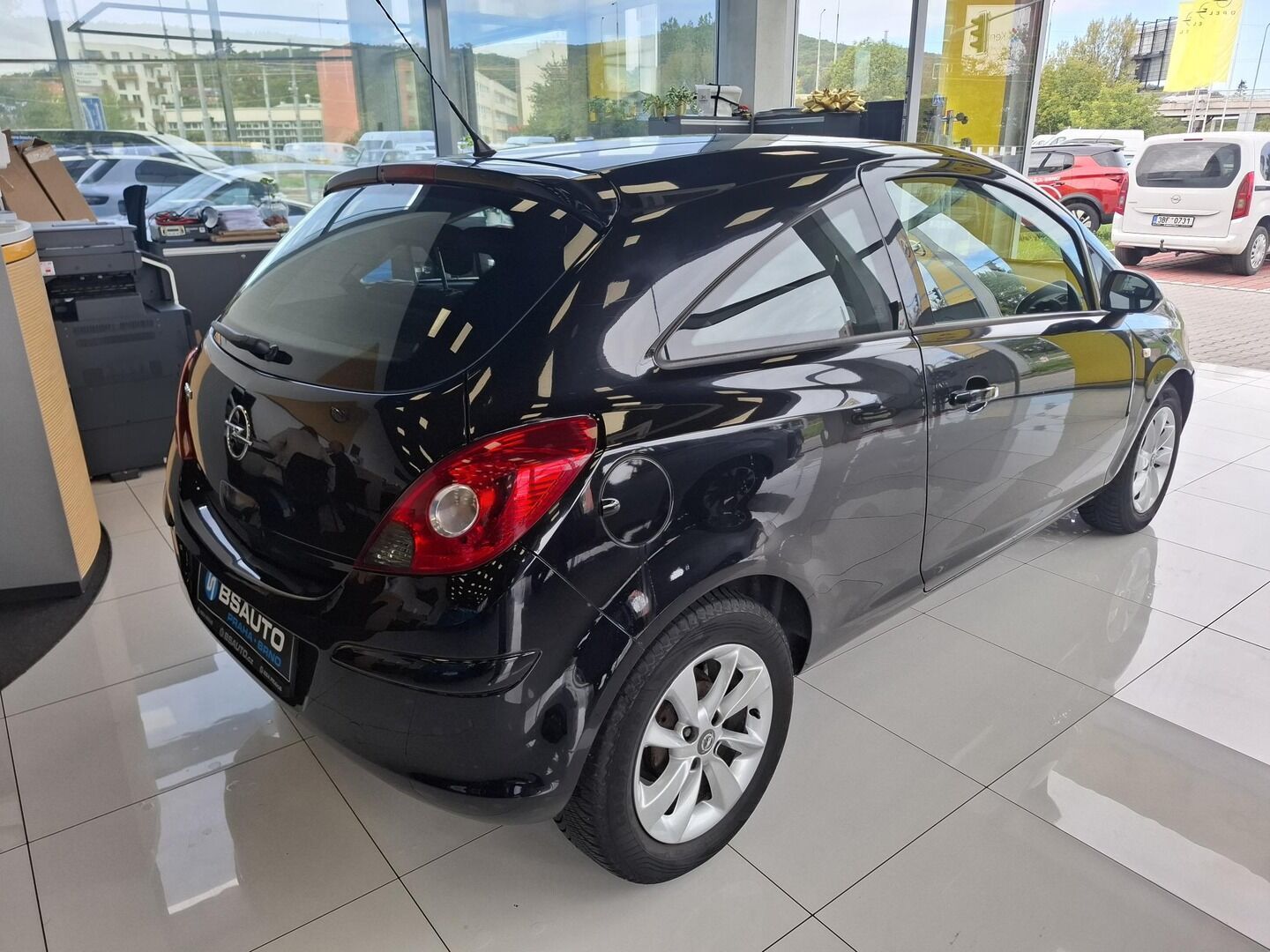 Opel Corsa, 1.2i 63KW 2011 - fotka 3