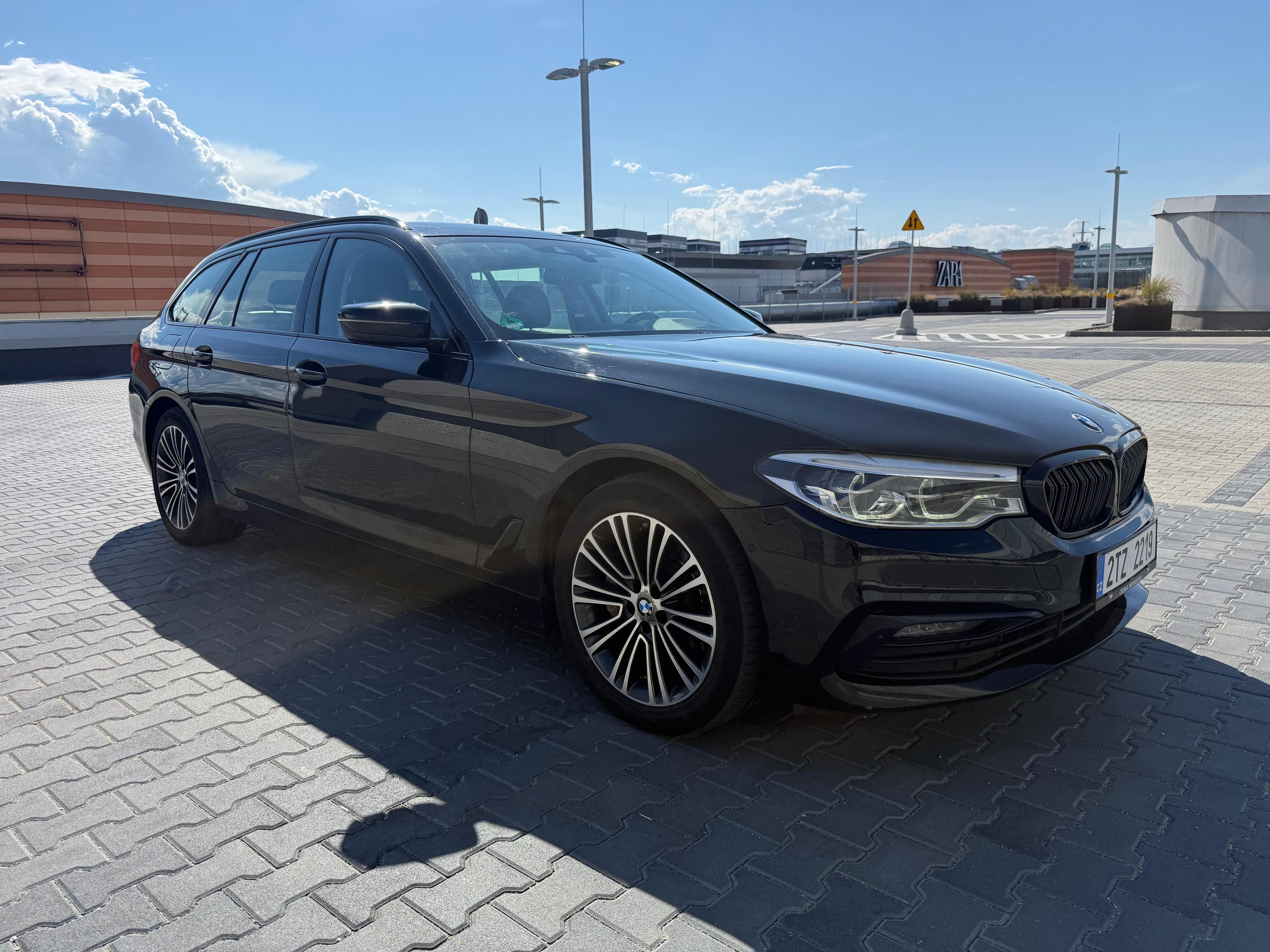 BMW Řada 5, 530d - fotka 4