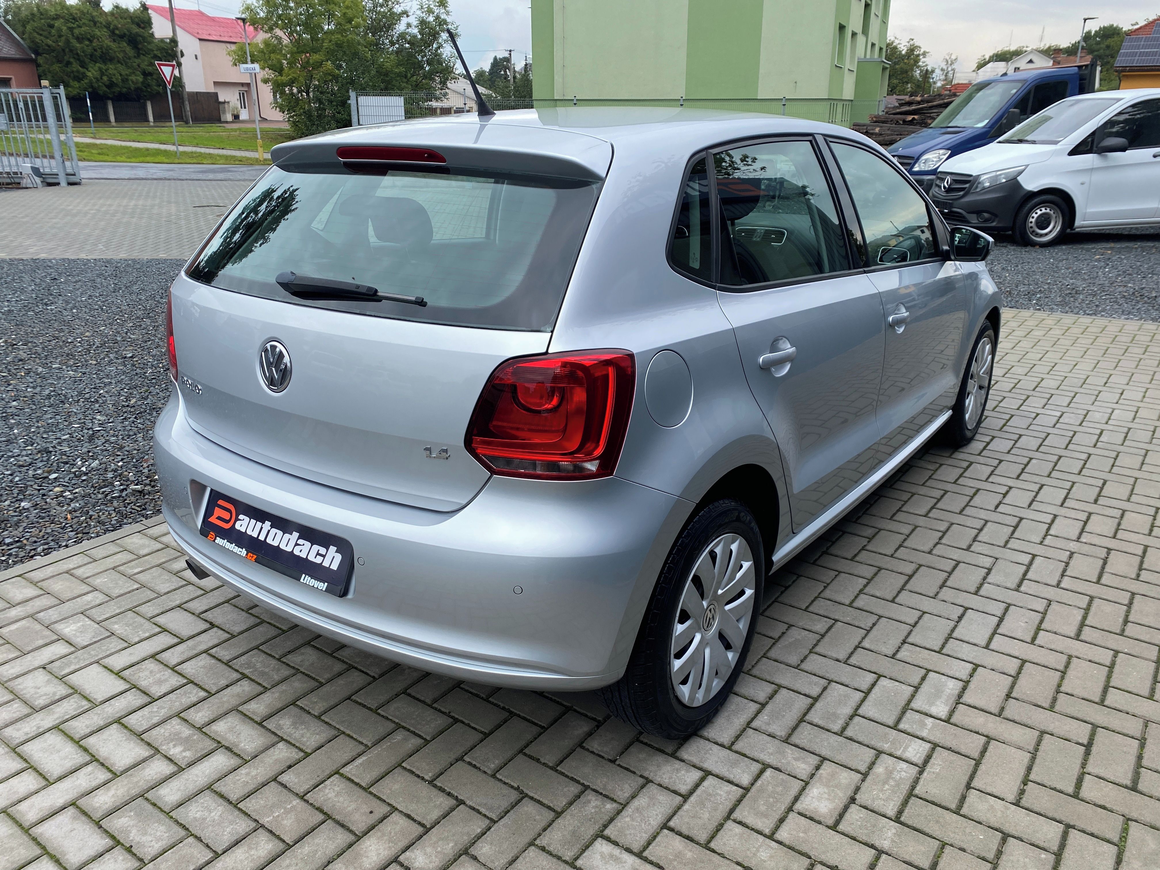 Volkswagen Polo, 1.4 MPI 63kW - 1xMAJ.- PDC - fotka 5