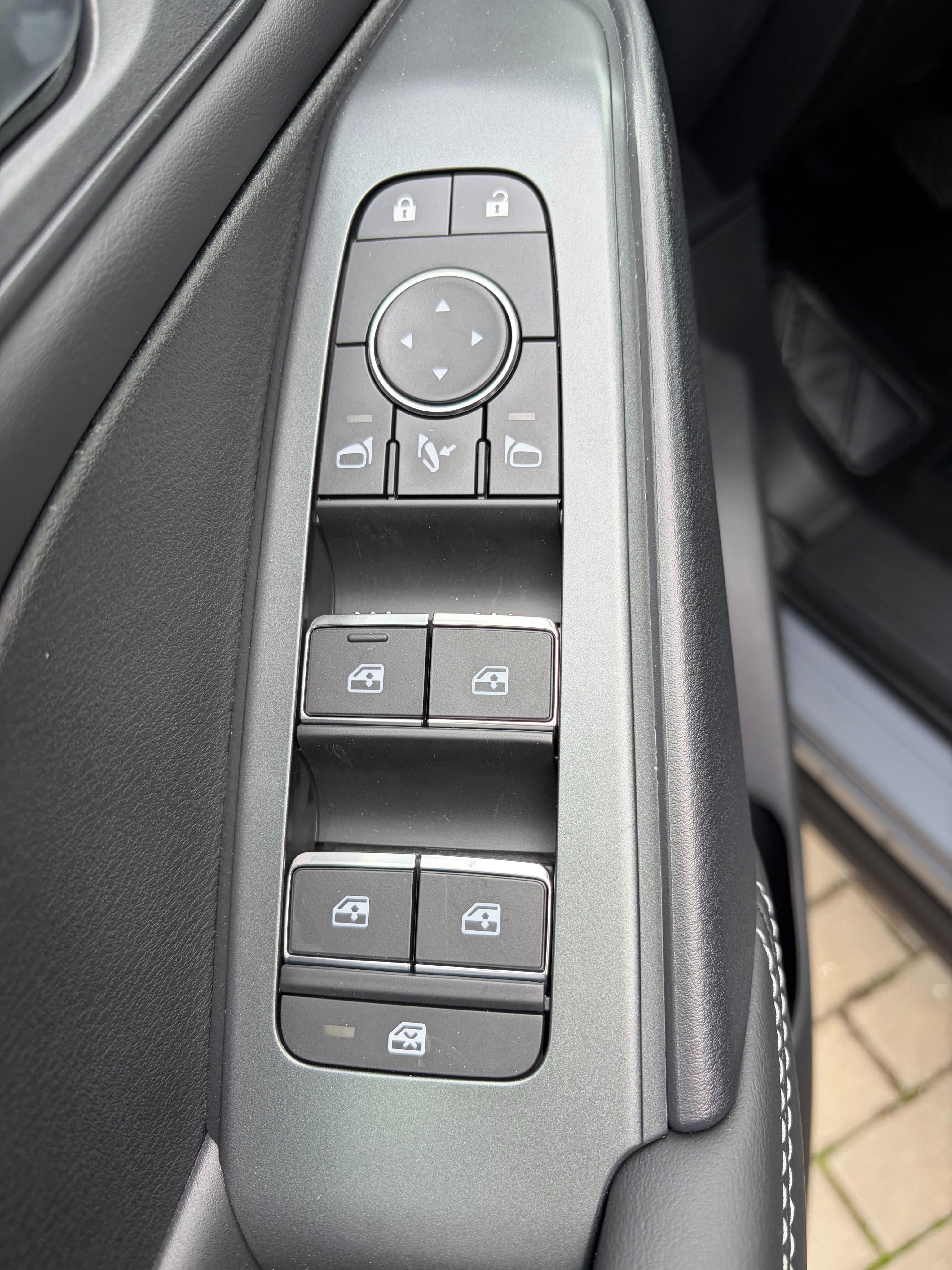 Nissan Qashqai, 1,3 DIG-T 103kW N-CONNECTA - fotka 5