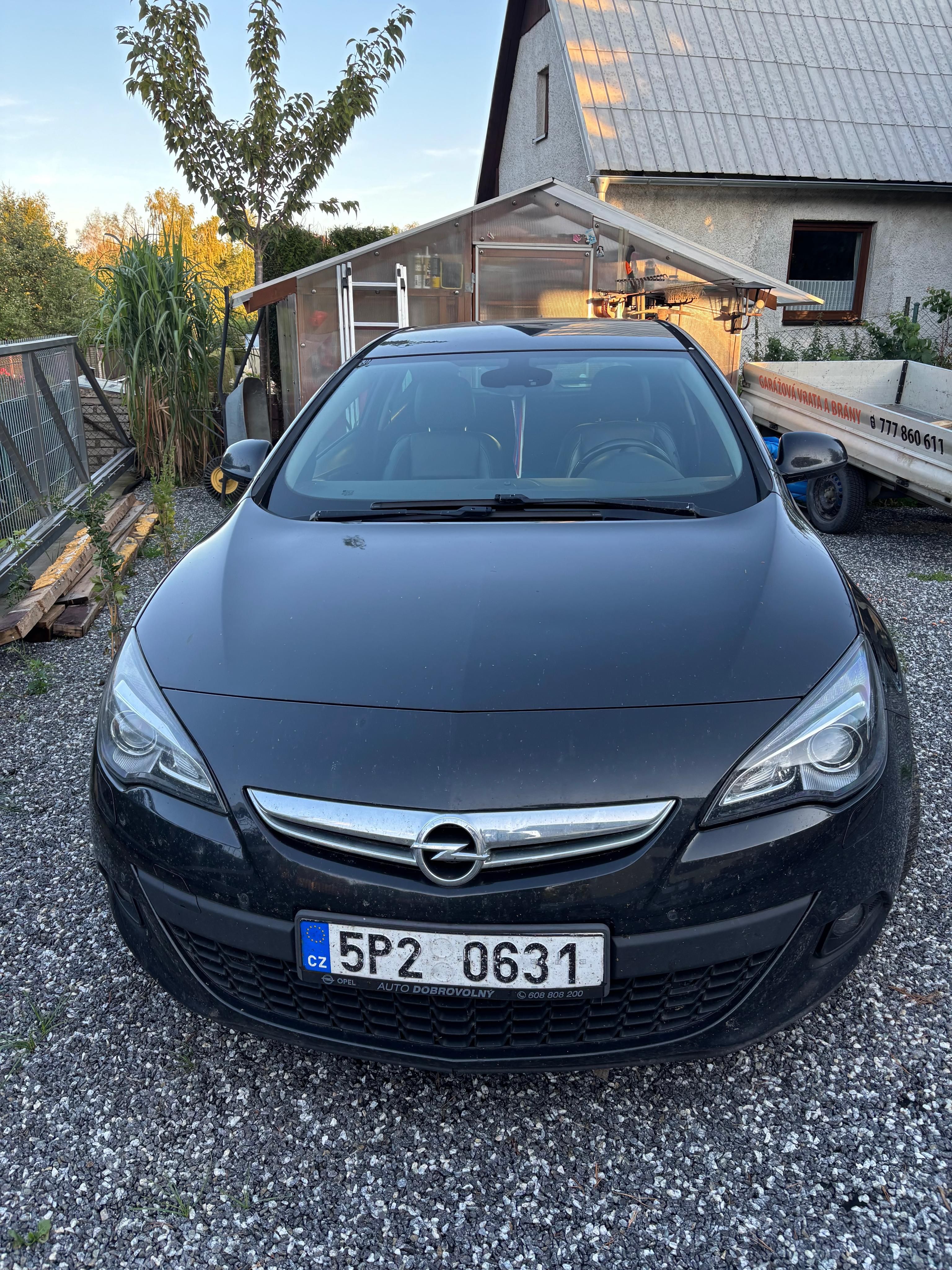Opel Astra, Opel Astra GTC 2.0 sportovní - fotka 3
