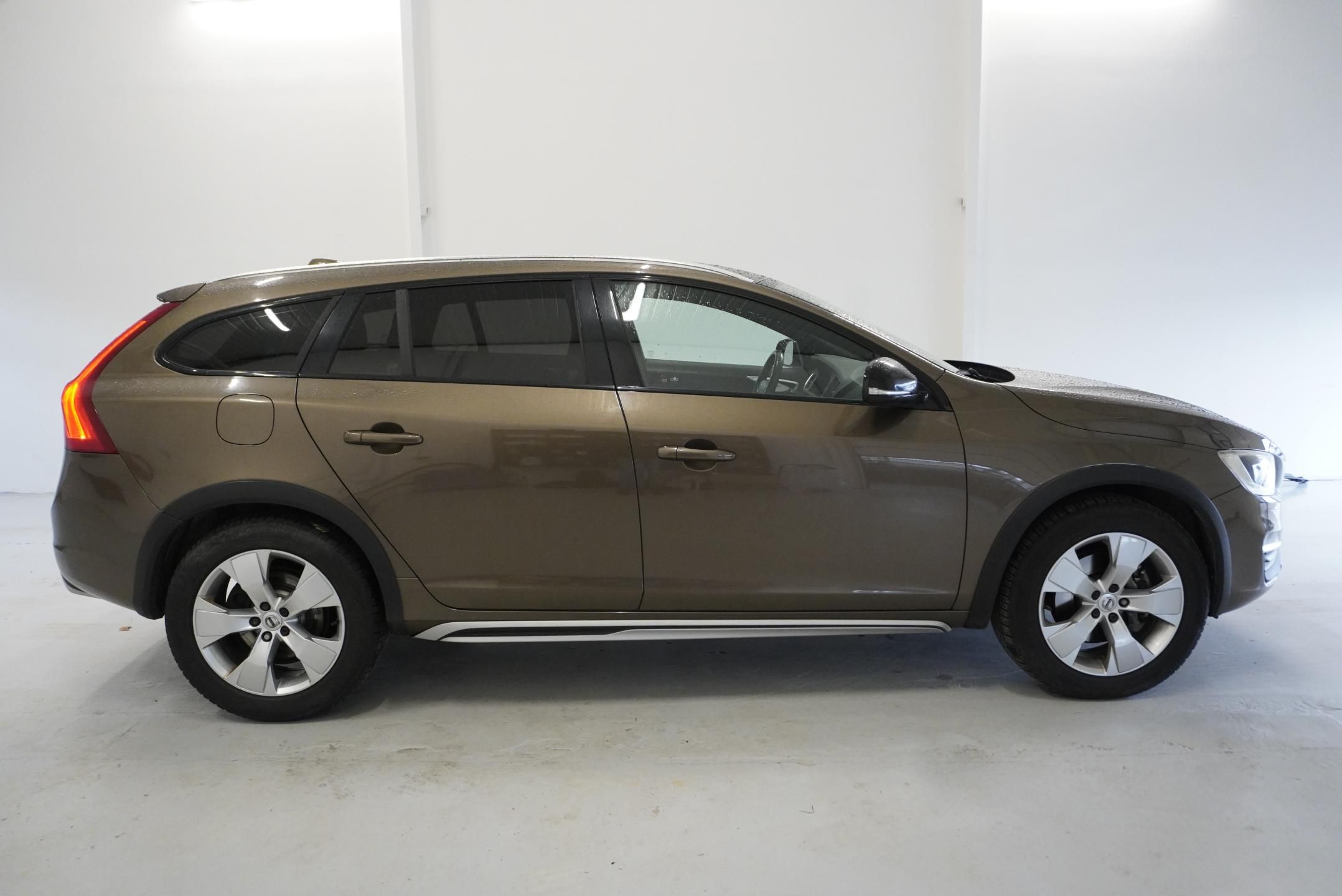 Volvo V60, D4 MOMENTUM - fotka 4