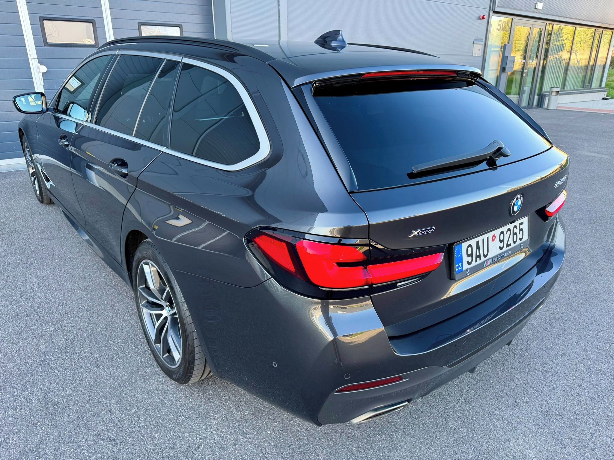 BMW Řada 5, 540d xDrive Touring - fotka 4