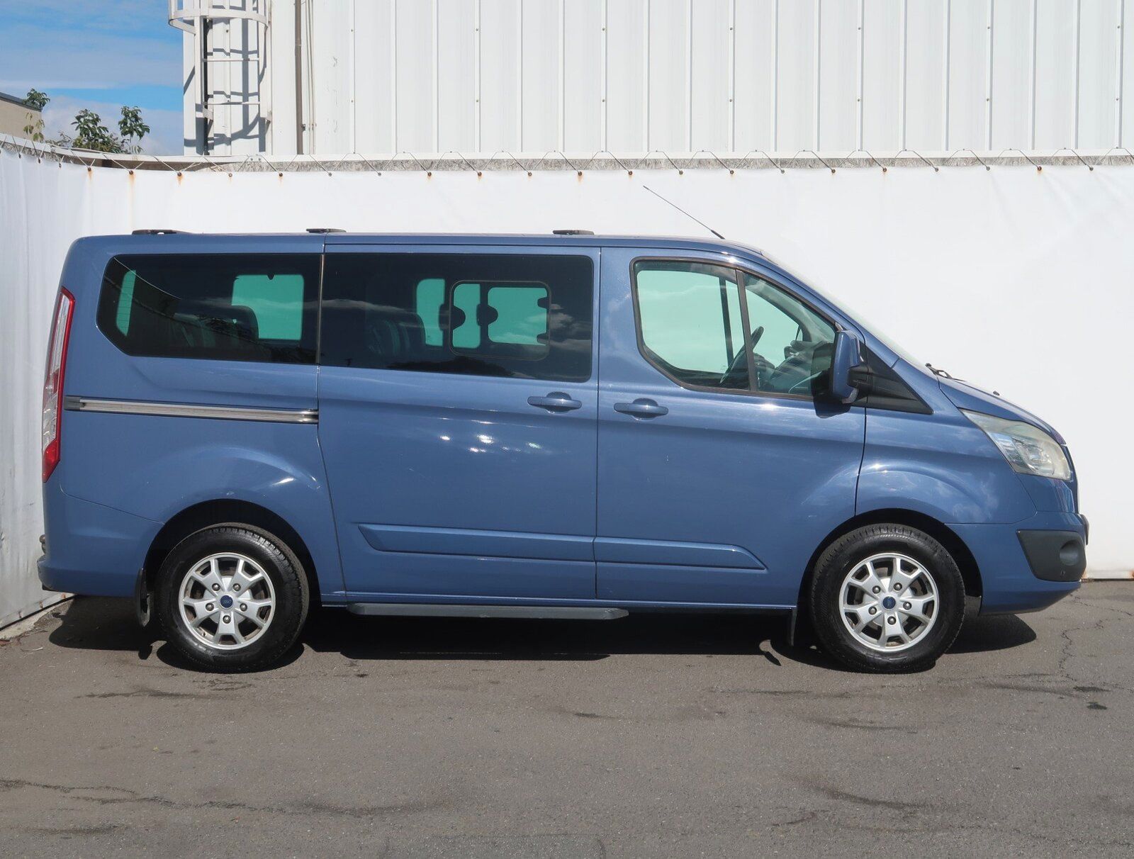 Ford Tourneo Custom, 2.2 TDCi, Titanium, Klima, ČR - fotka 6