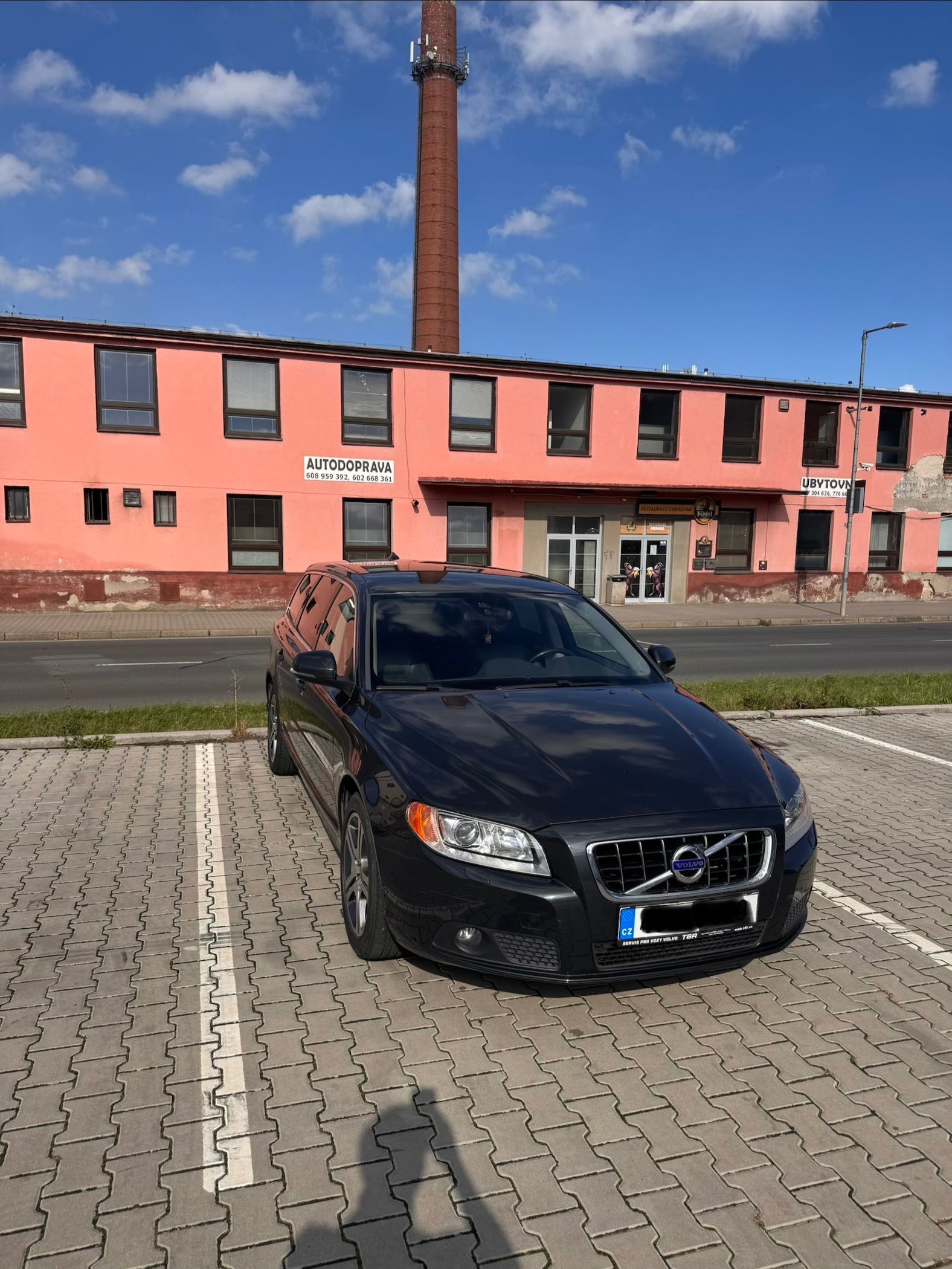 Volvo V70, Kůže,xenony,tažné,2 sady kol - fotka 2