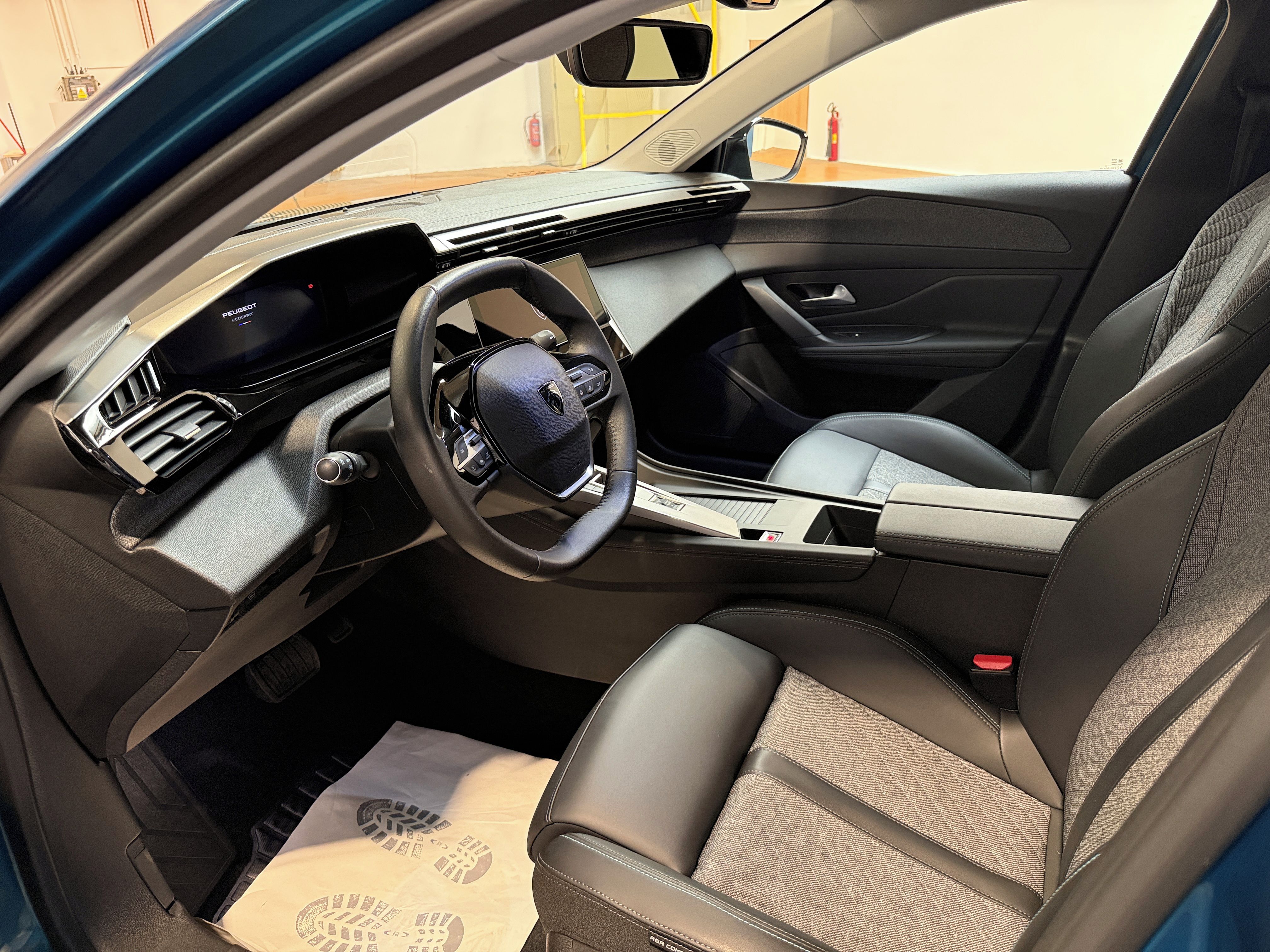 Peugeot 408, ALLURE 1.2 PureTech 130 S&S EA - fotka 5