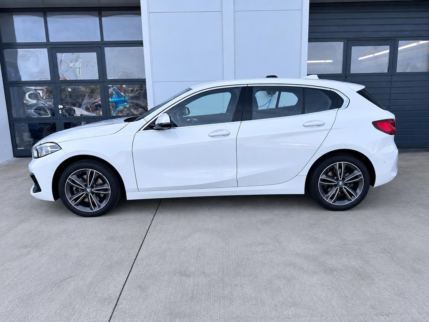BMW Řada 1, 118i Model Sport Line - fotka 3