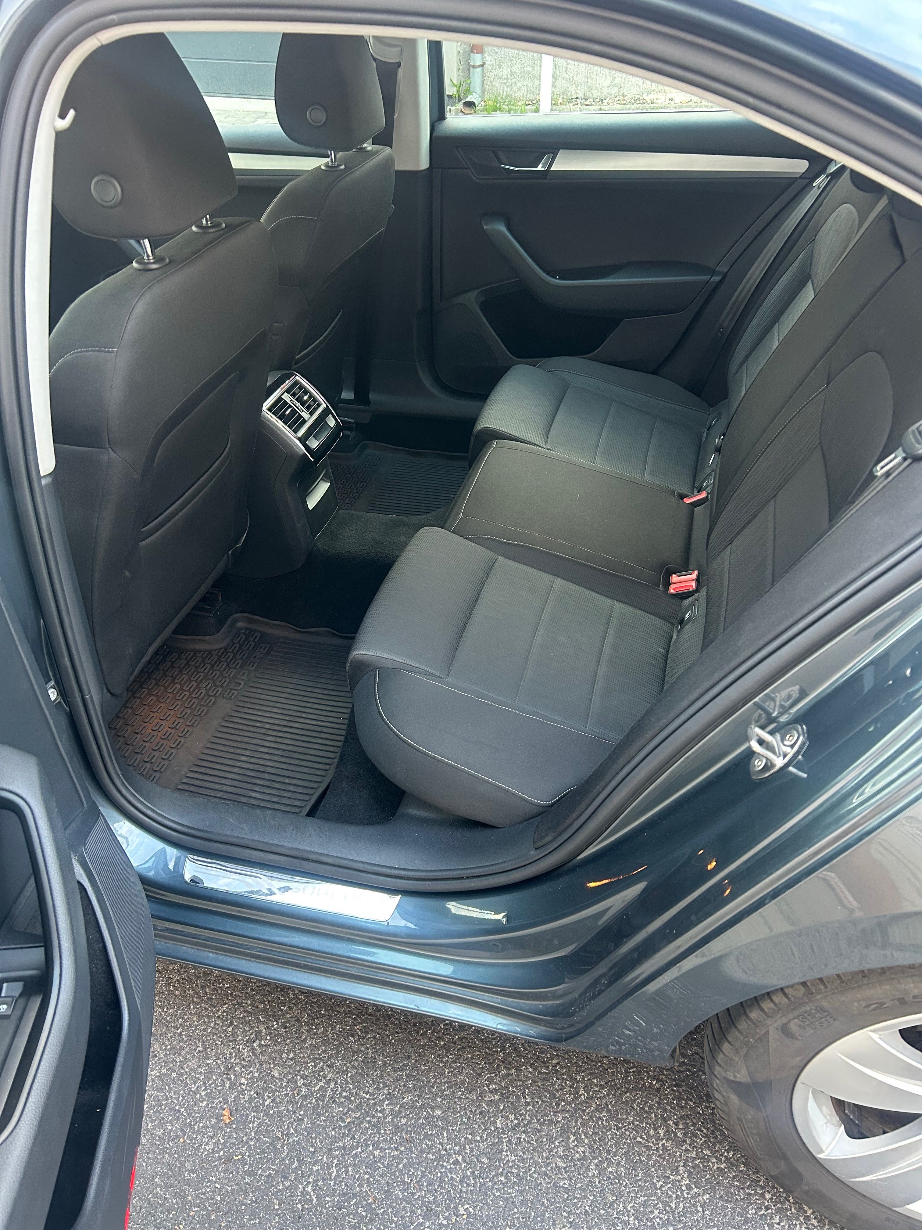 Škoda Superb, Škoda Superb 2.0TDi DPH - fotka 6