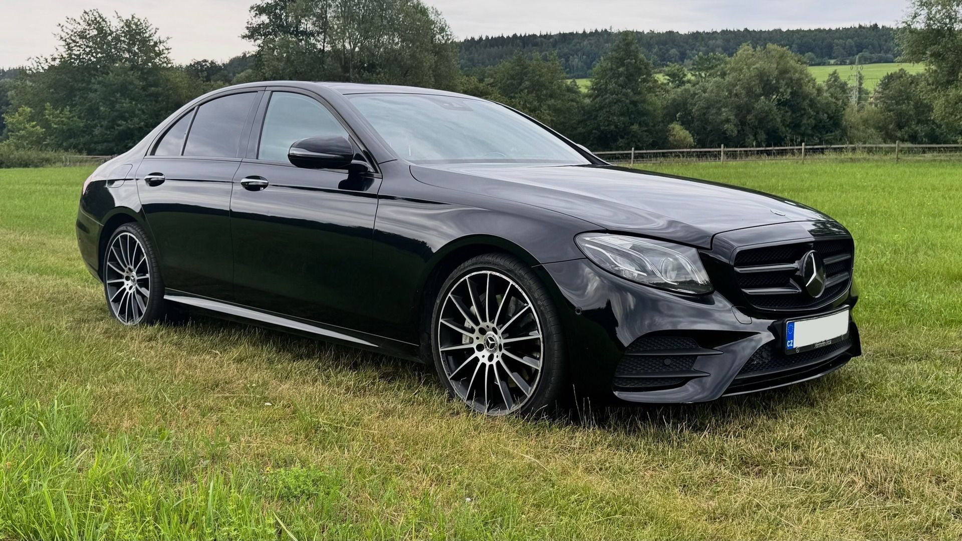 Mercedes-Benz Třídy E, E450 V6 Biturbo 4matic AMG - fotka 2