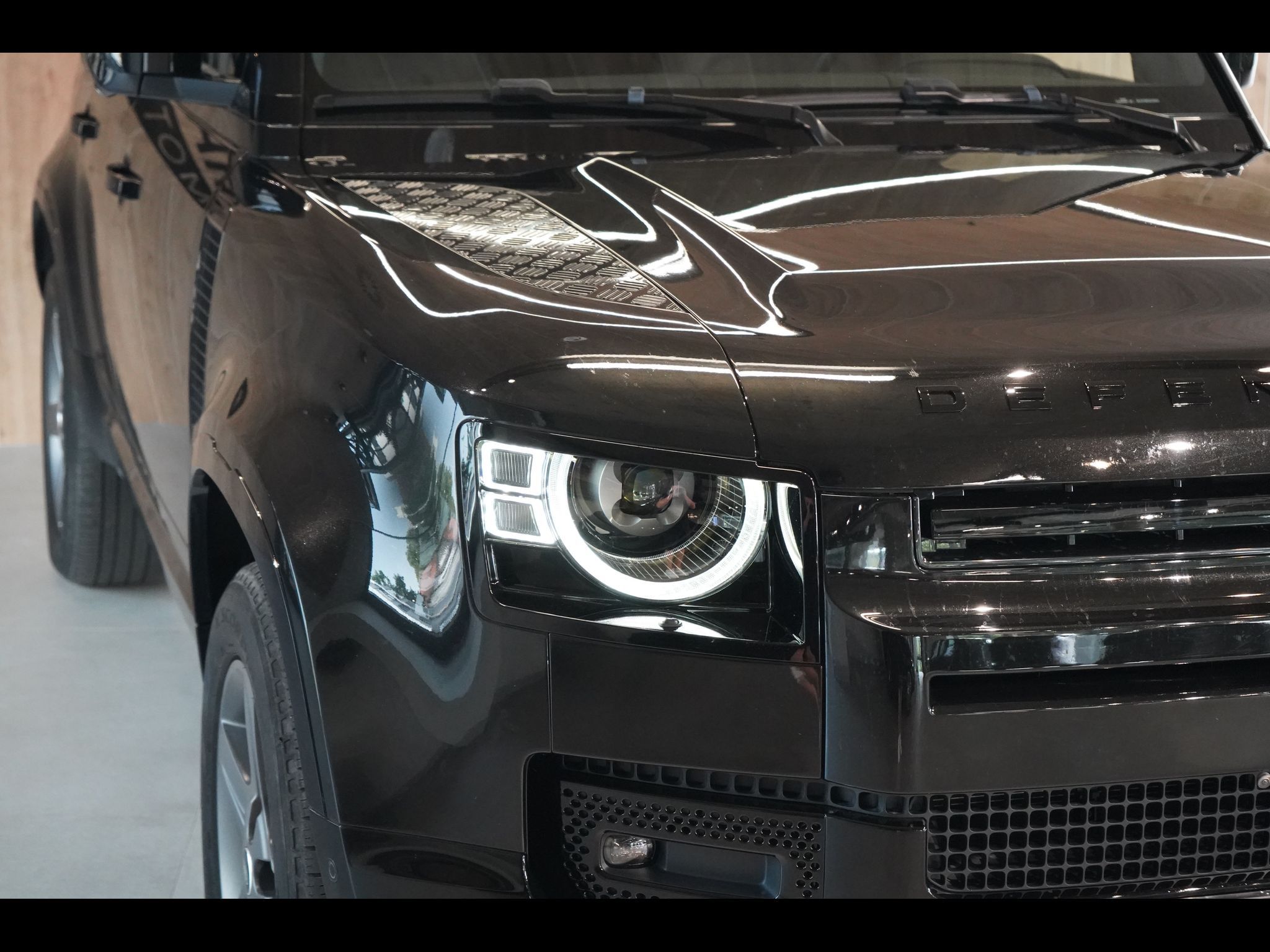 Land Rover Defender, 110 D300 X-Dynamic SE - fotka 5
