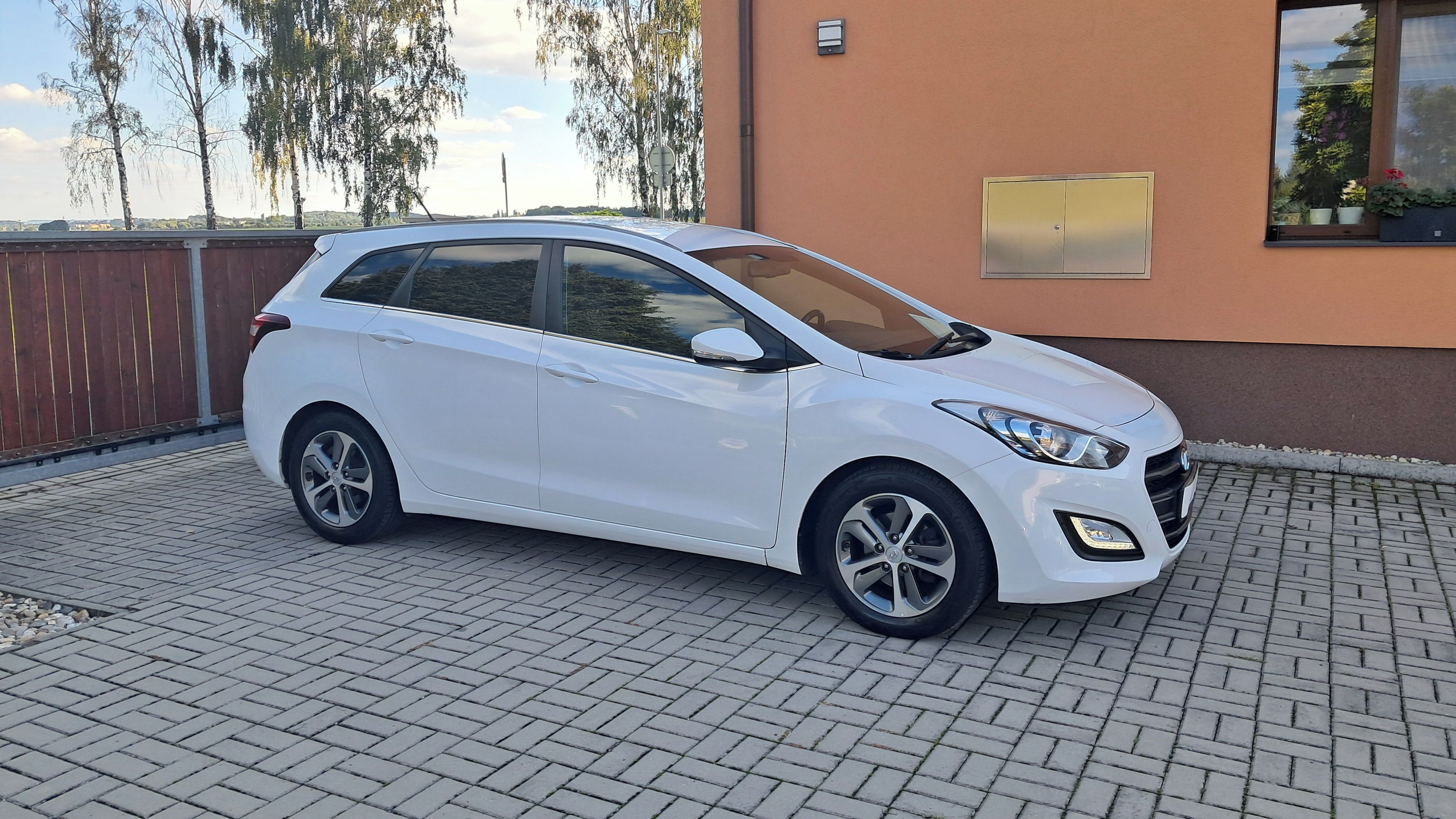 Hyundai i30, 1.6i / 99KW COMFORT 1.MAJ ČR - fotka 3