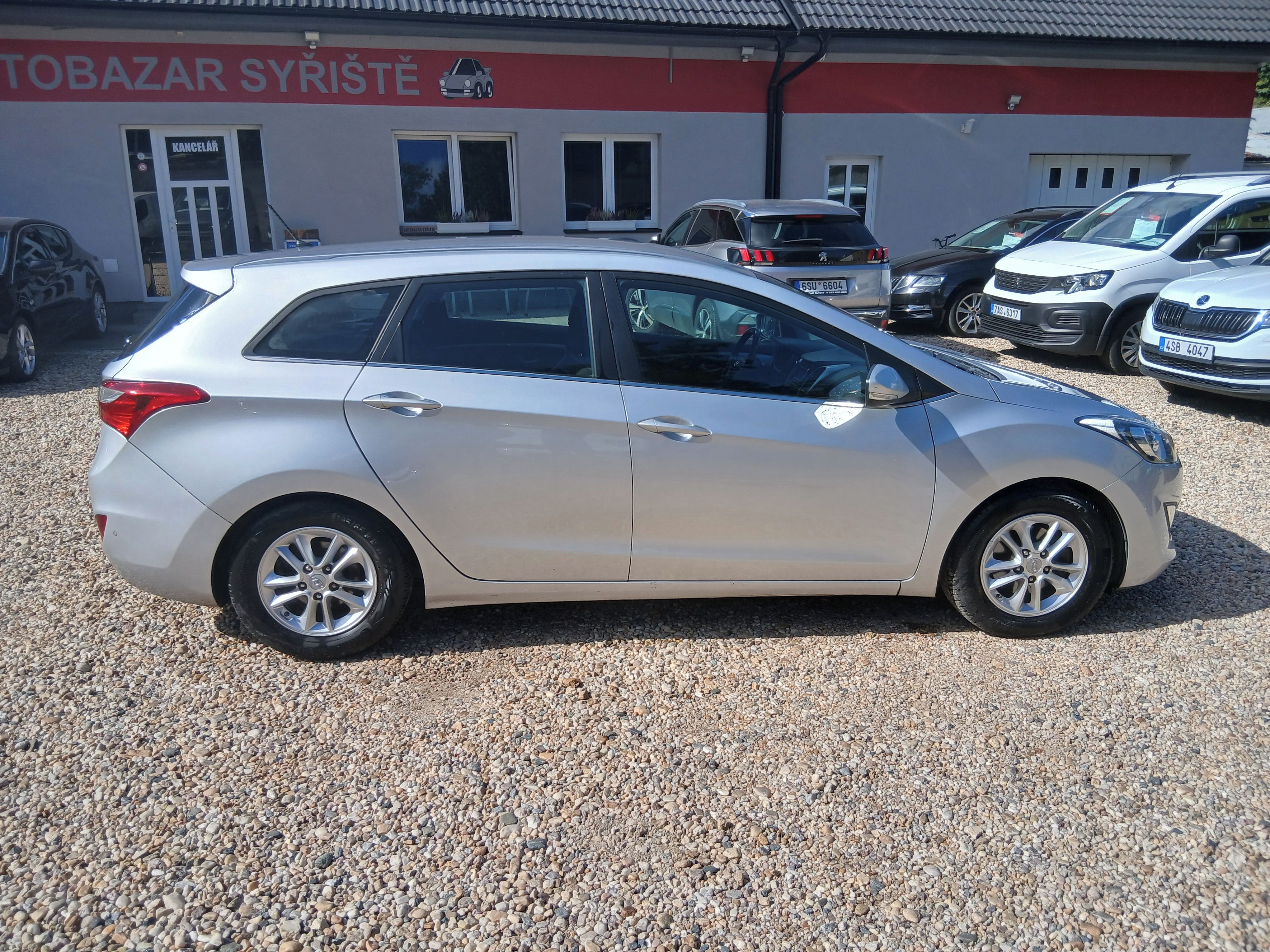 Hyundai i30, 1.6 CRDi 81KW ČR+Zim.kola,DPH - fotka 4