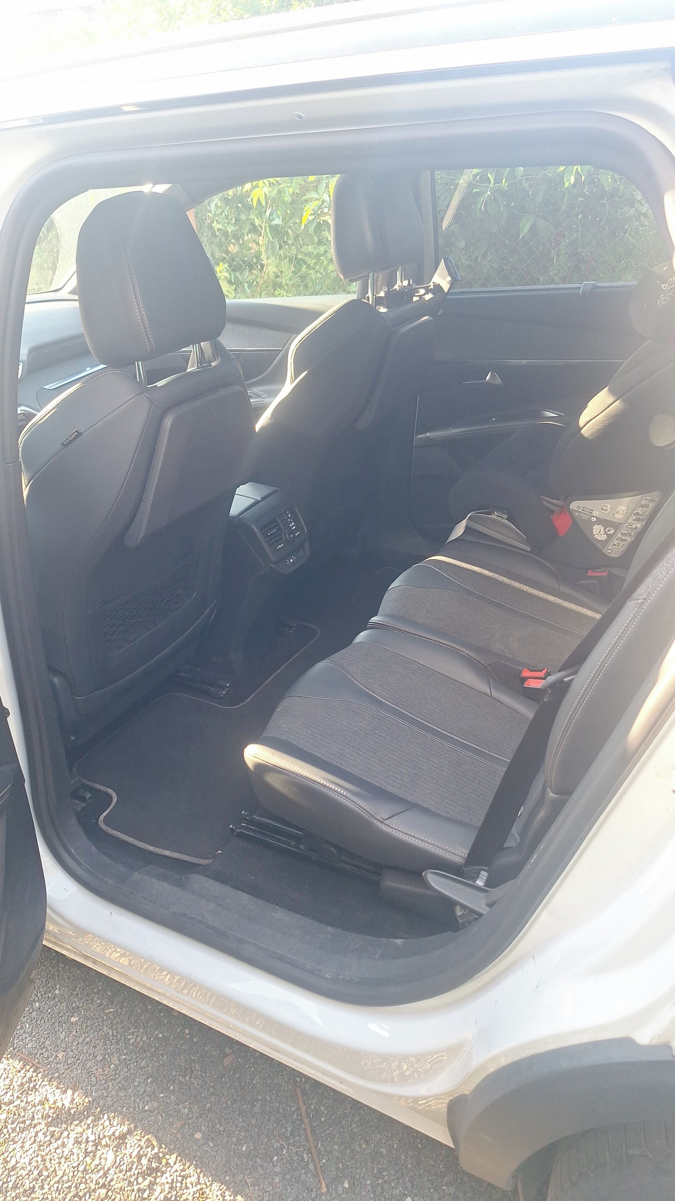 Peugeot 5008, Peugeot 5008 GT 1.6 Panorama - fotka 6
