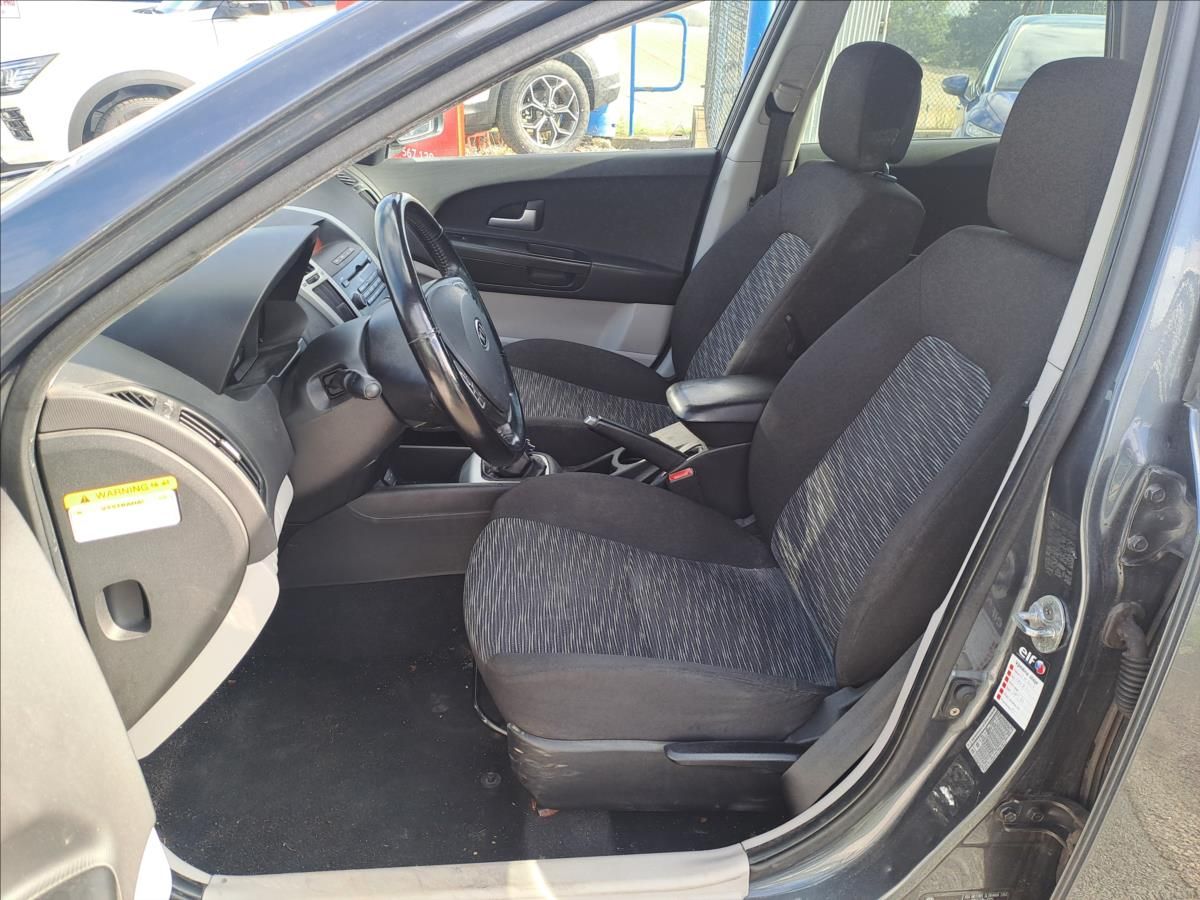 Kia Cee´d, 1,6 CRDi - fotka 5