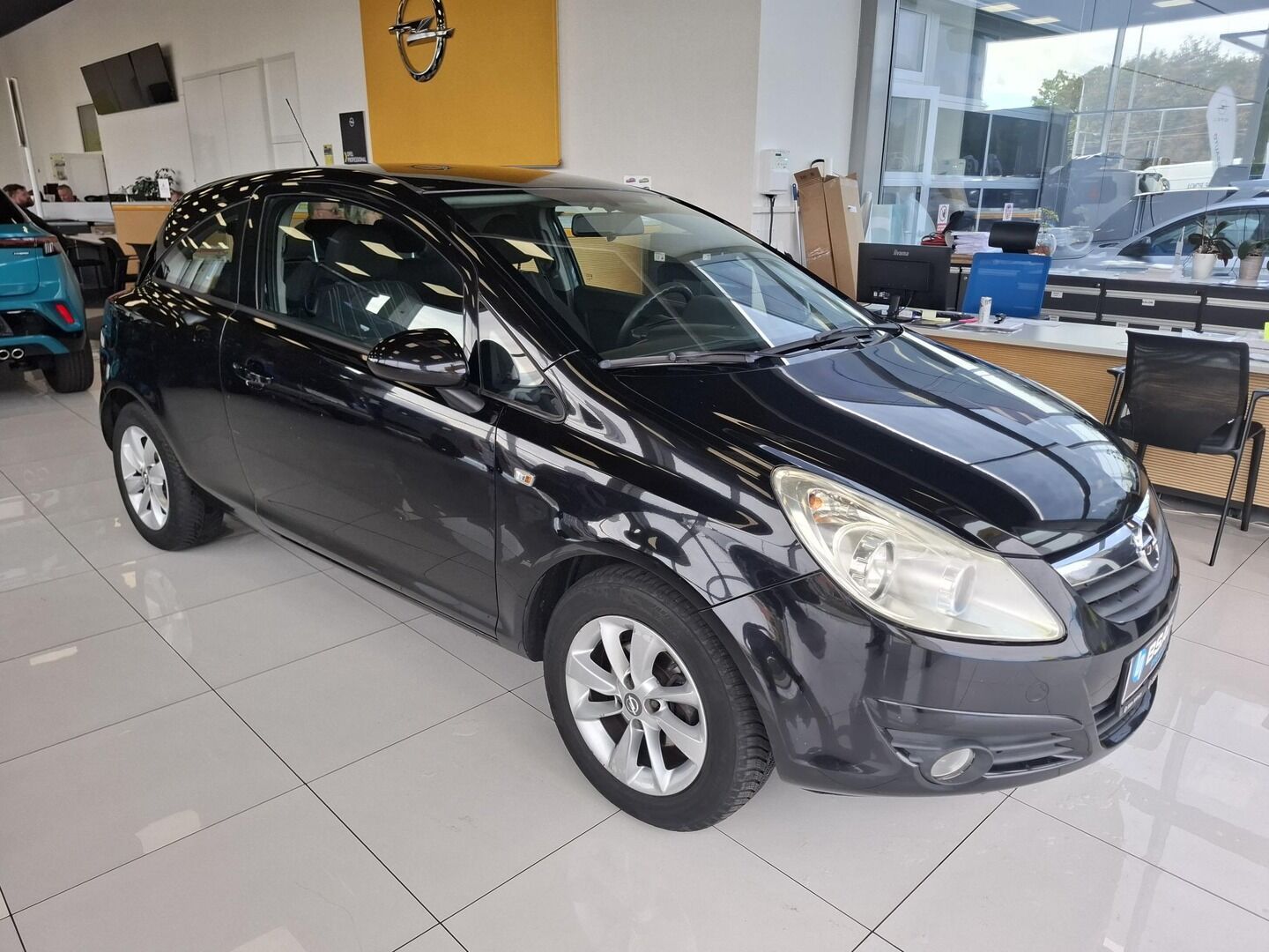Opel Corsa, 1.2i 63KW 2011 - fotka 2