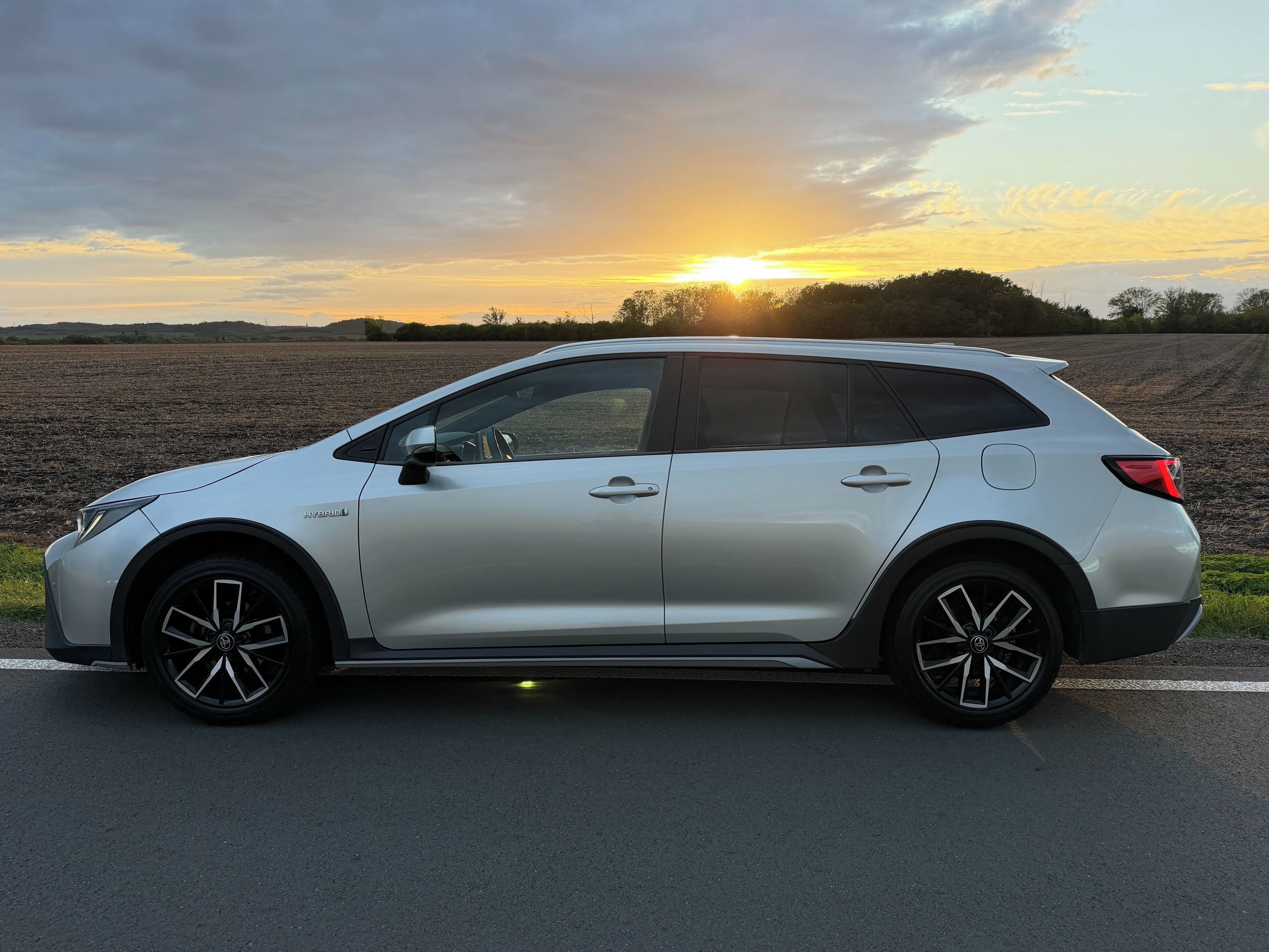 Toyota Corolla, 1.8 Hybrid TREK, servisováno - fotka 2