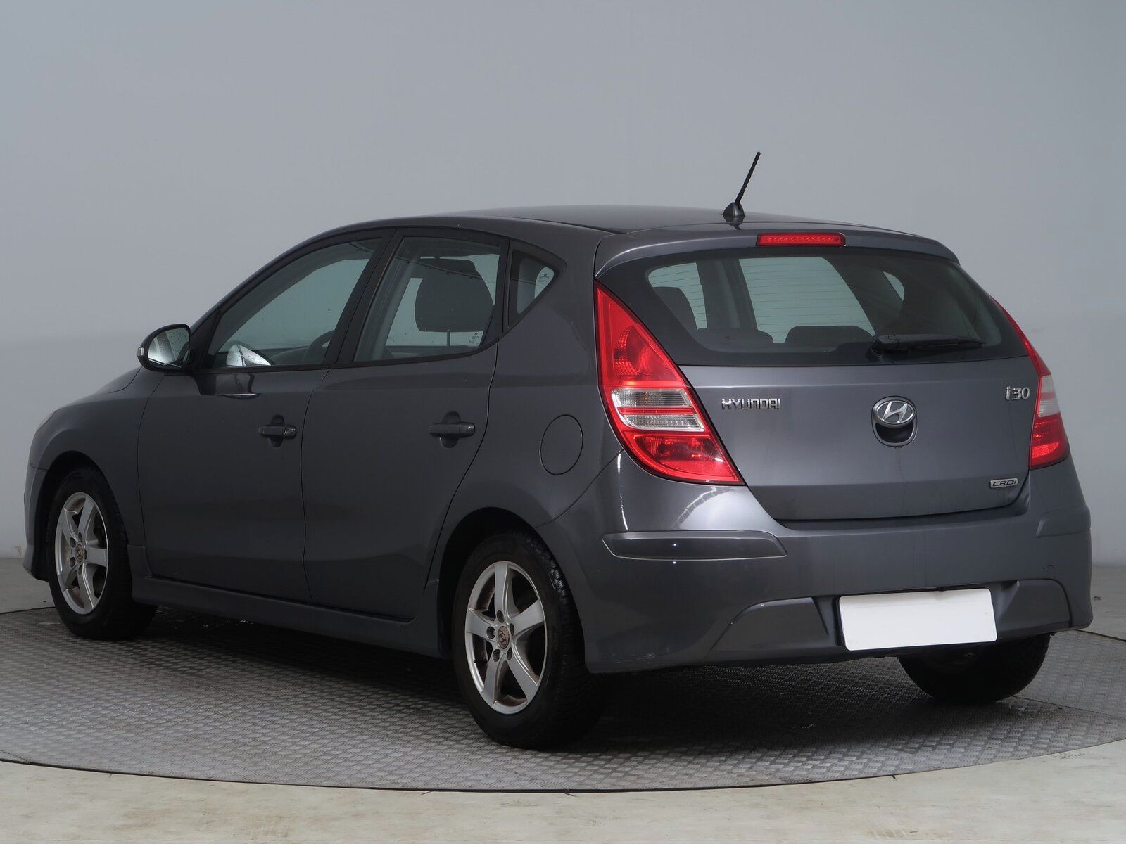 Hyundai i30, 1.6 CRDi, Klima, rezervace - fotka 4