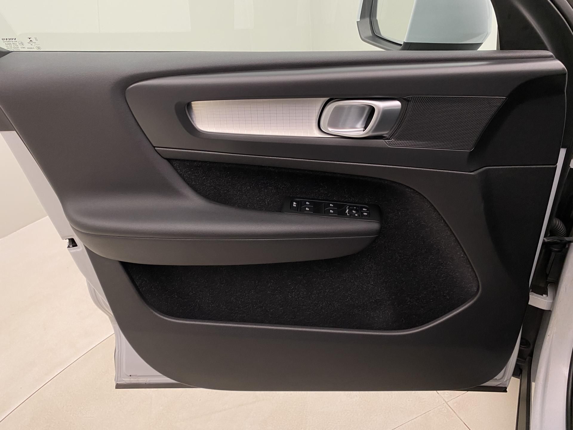 Volvo XC40, D3 MOMENTUM AUT - fotka 6