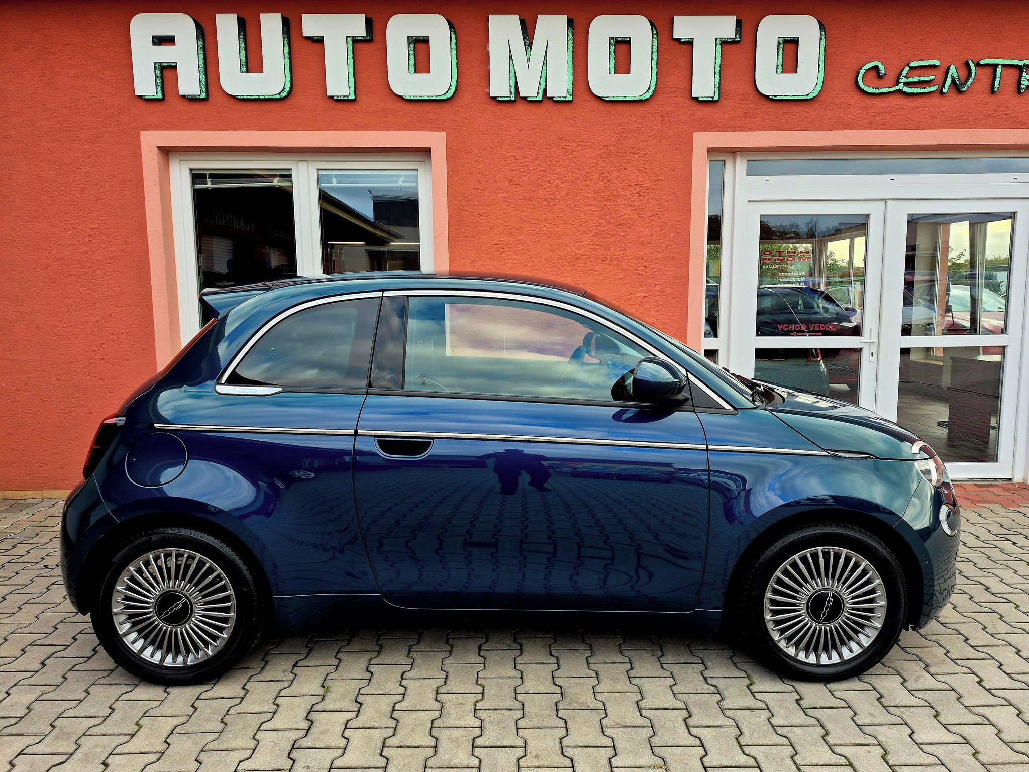 Fiat 500E, 42kwh 87KW ICON (ODPOČET DPH) - fotka 5