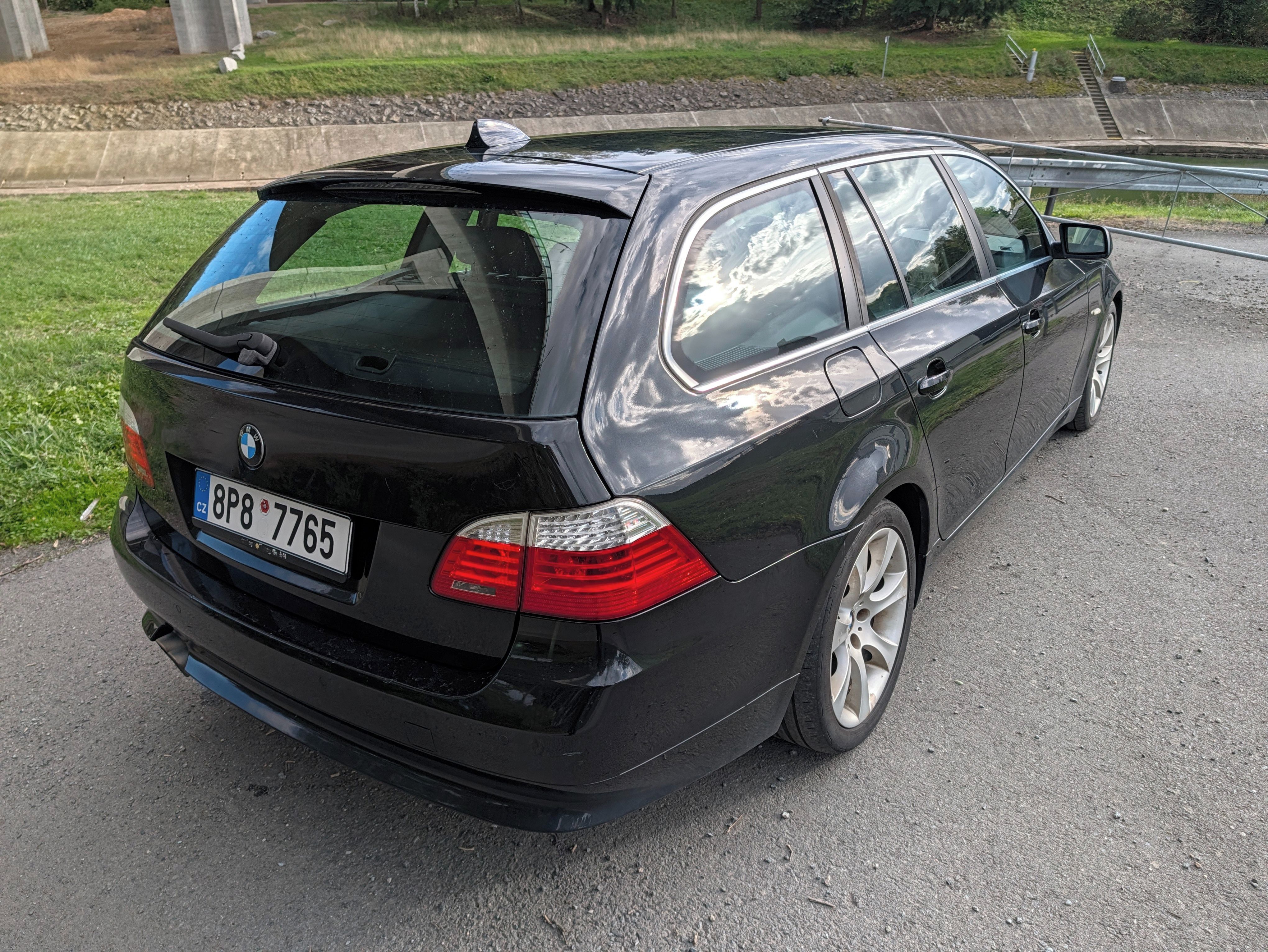 BMW Řada 5, BMW E61 550i kombi - fotka 4