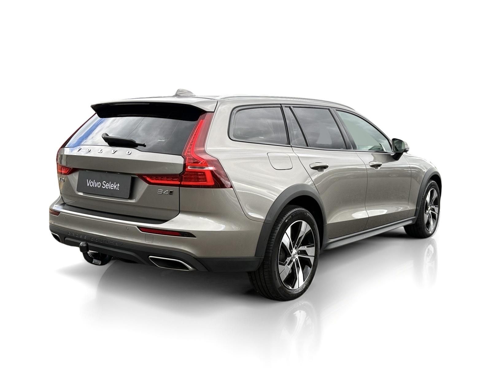 Volvo V60, CC B4 AWD //nezáv. topení+kola - fotka 6