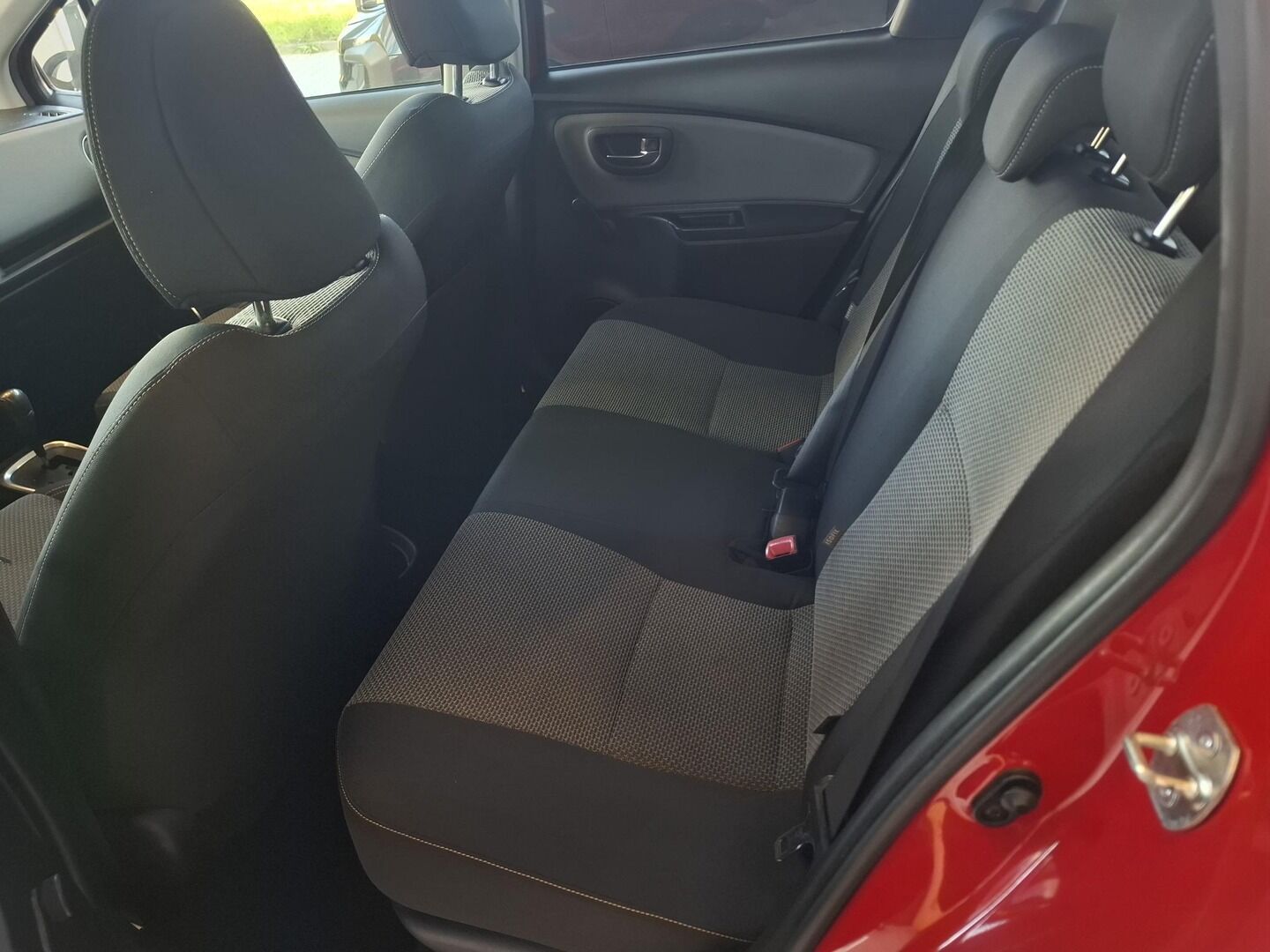 Toyota Yaris, 1.5HEV 55KW 2015 - fotka 6