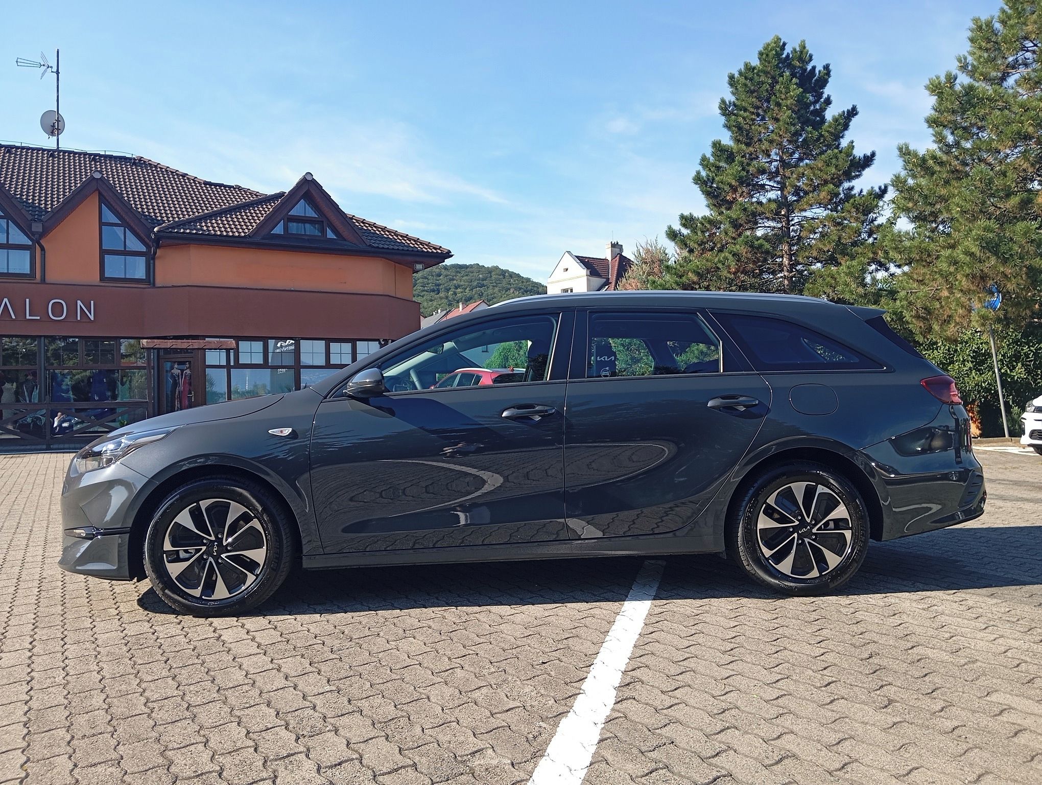 Kia Cee´d SW, 1.5 T-GDi 7DCT SPIN - fotka 5
