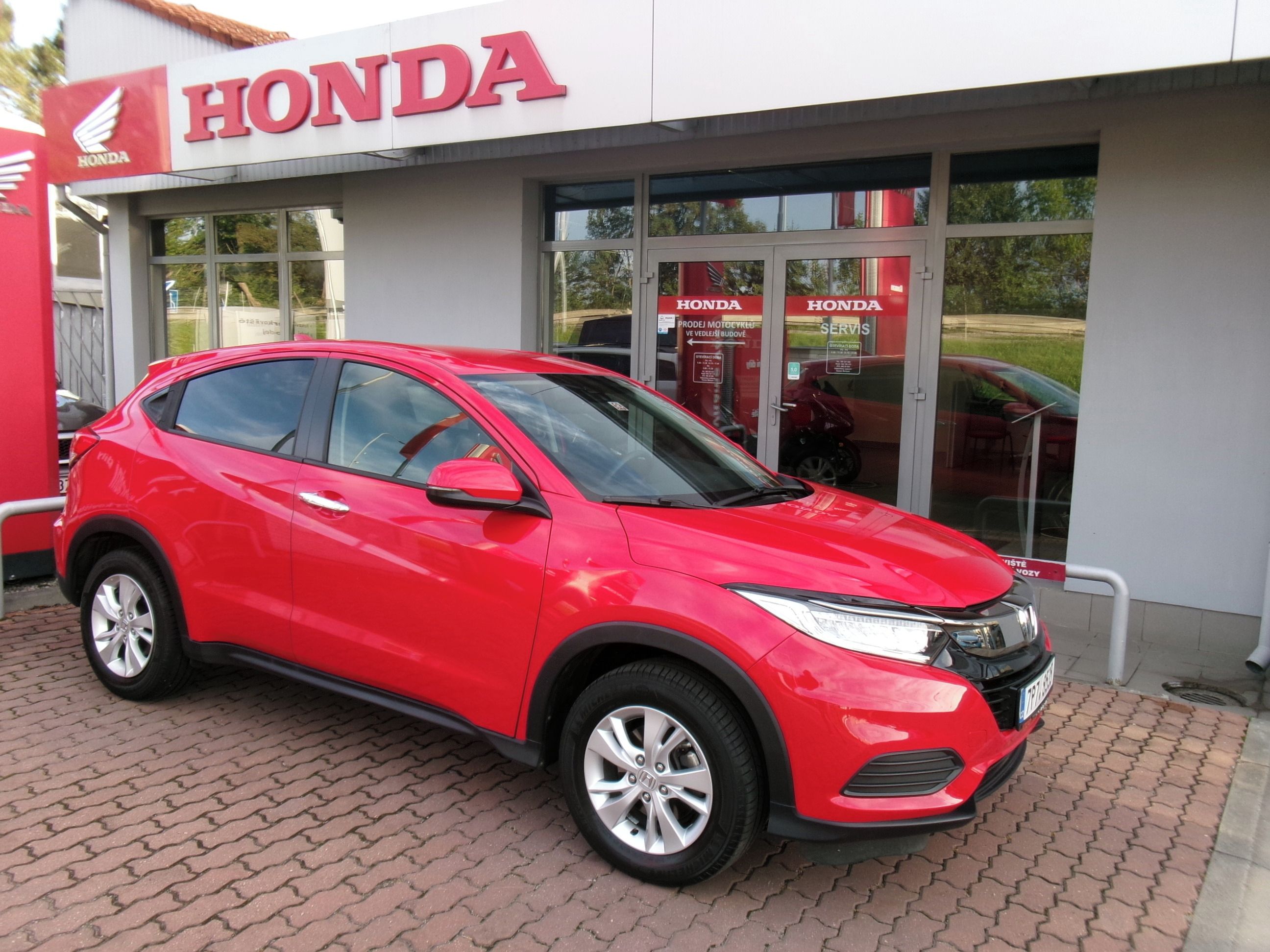 Honda HR-V, 1.5i-VTEC COMFORT PLUS, ČR,1.M - fotka 2
