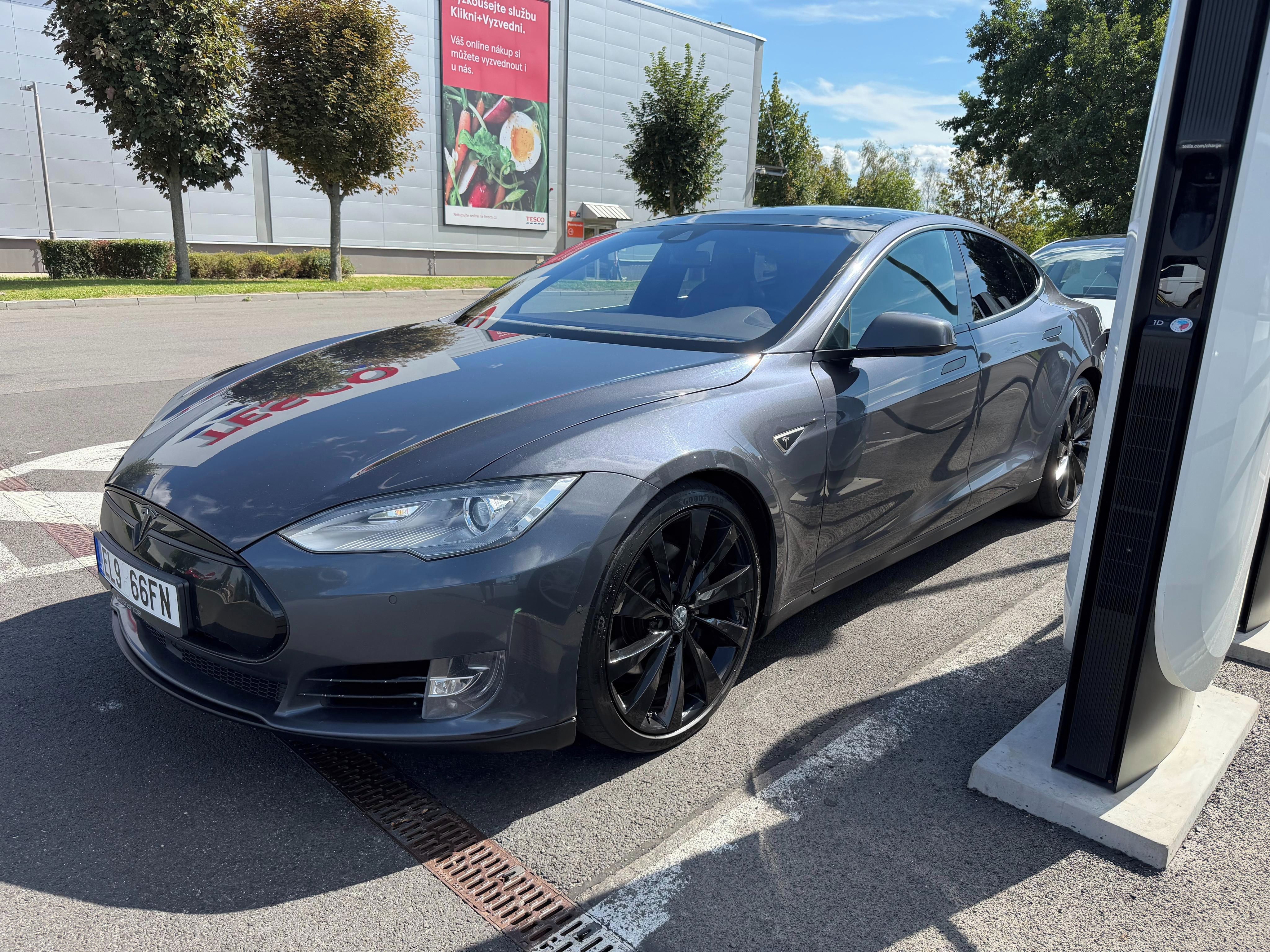Tesla Model S, 85D/SoH 92%/SC01/FREE