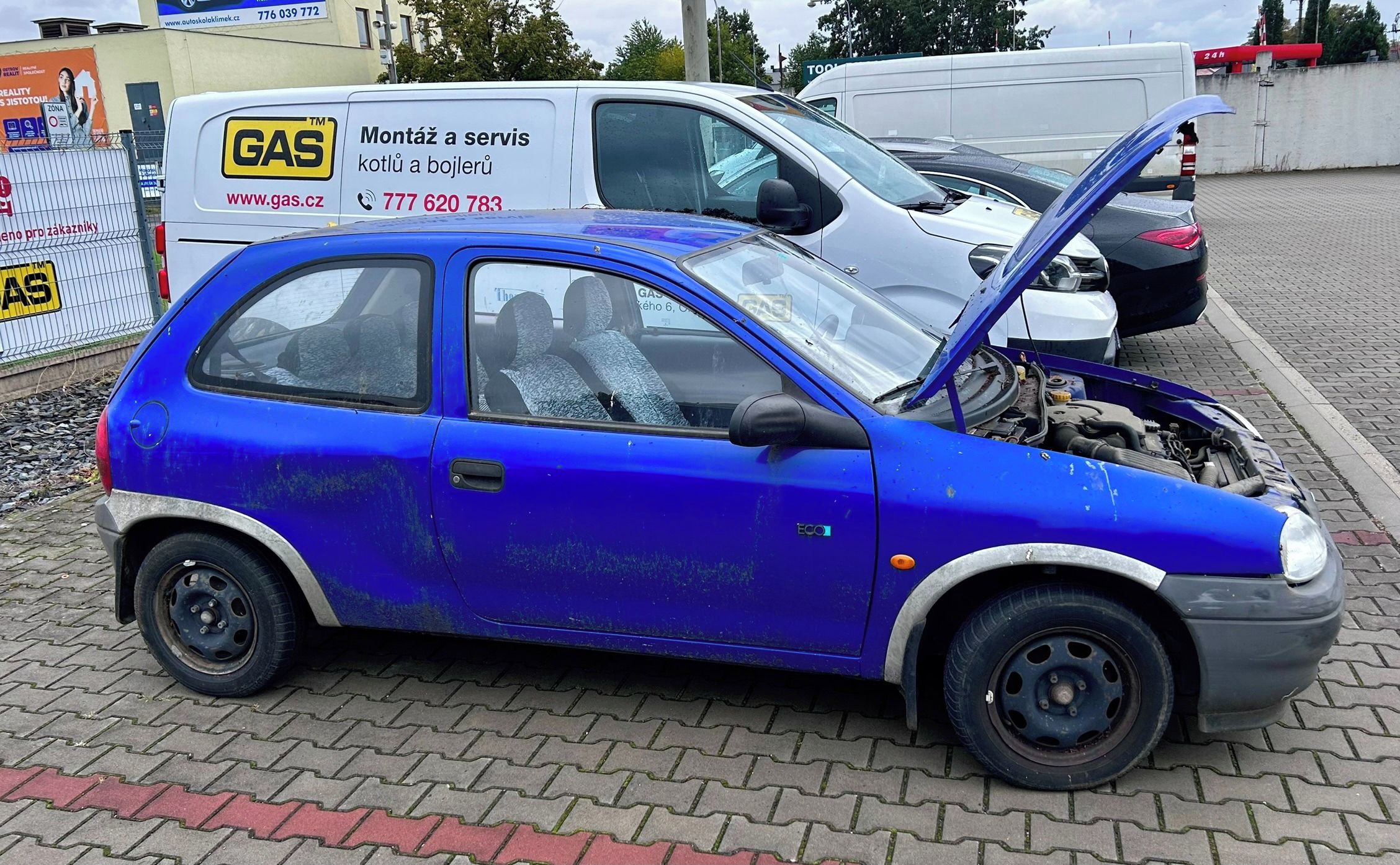 Opel Corsa, 1,2 benzin, servisováno - fotka 2