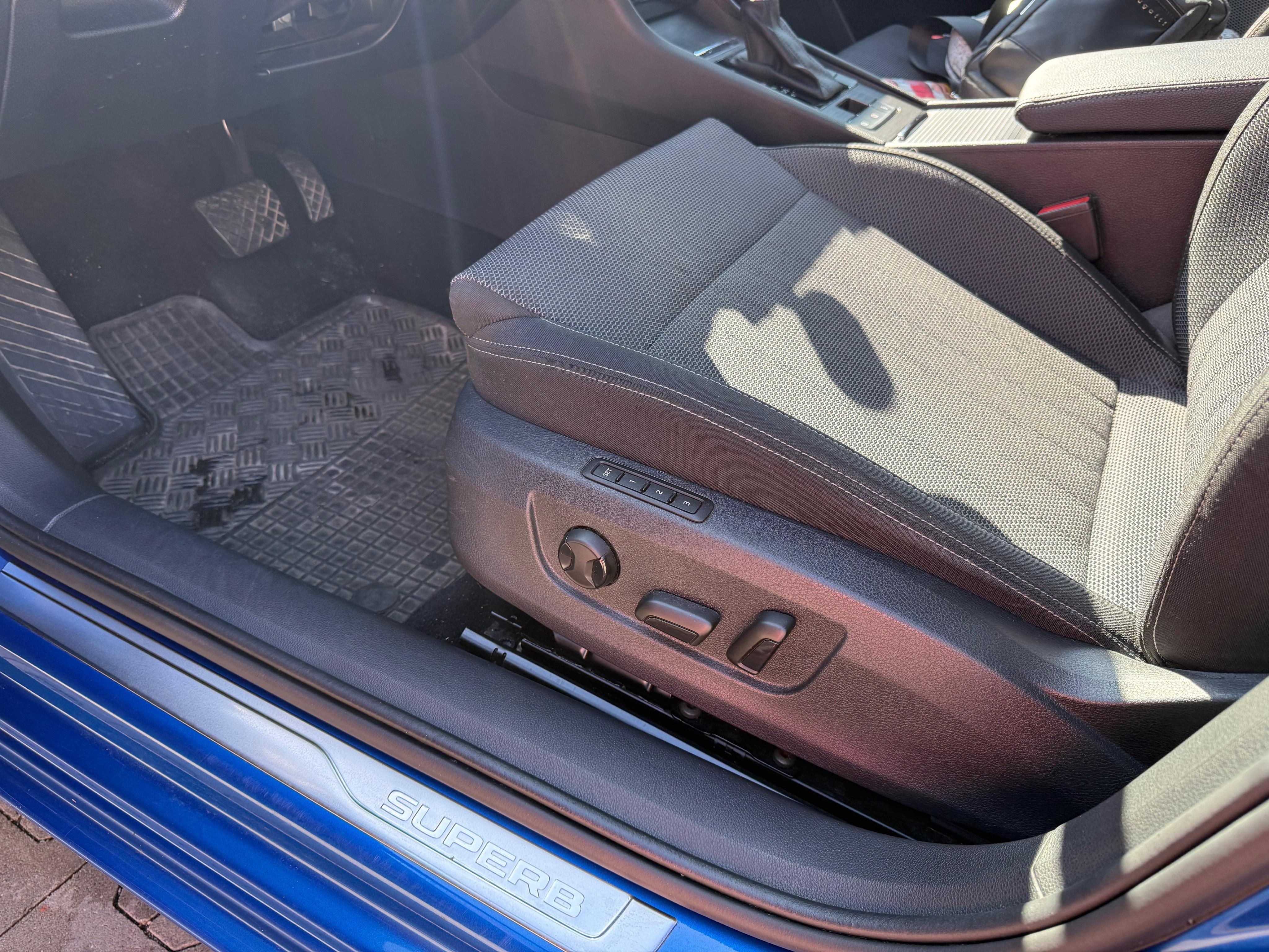 Škoda Superb, Škoda Superb combi 2.0 TDI - fotka 6
