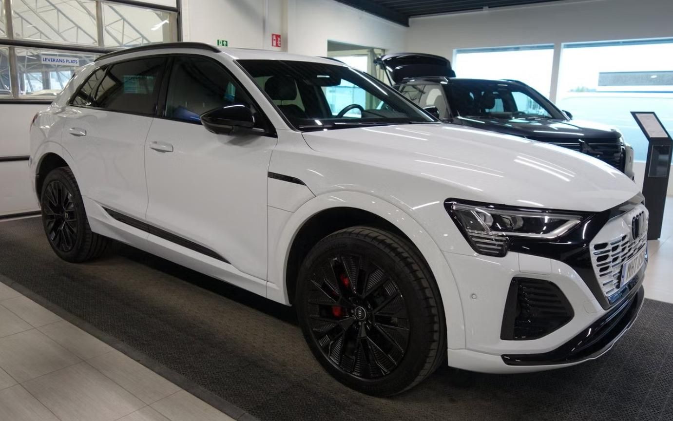Audi Q8 e-tron, 55 Q 360k Pano Tažné 4 zóny - fotka 2