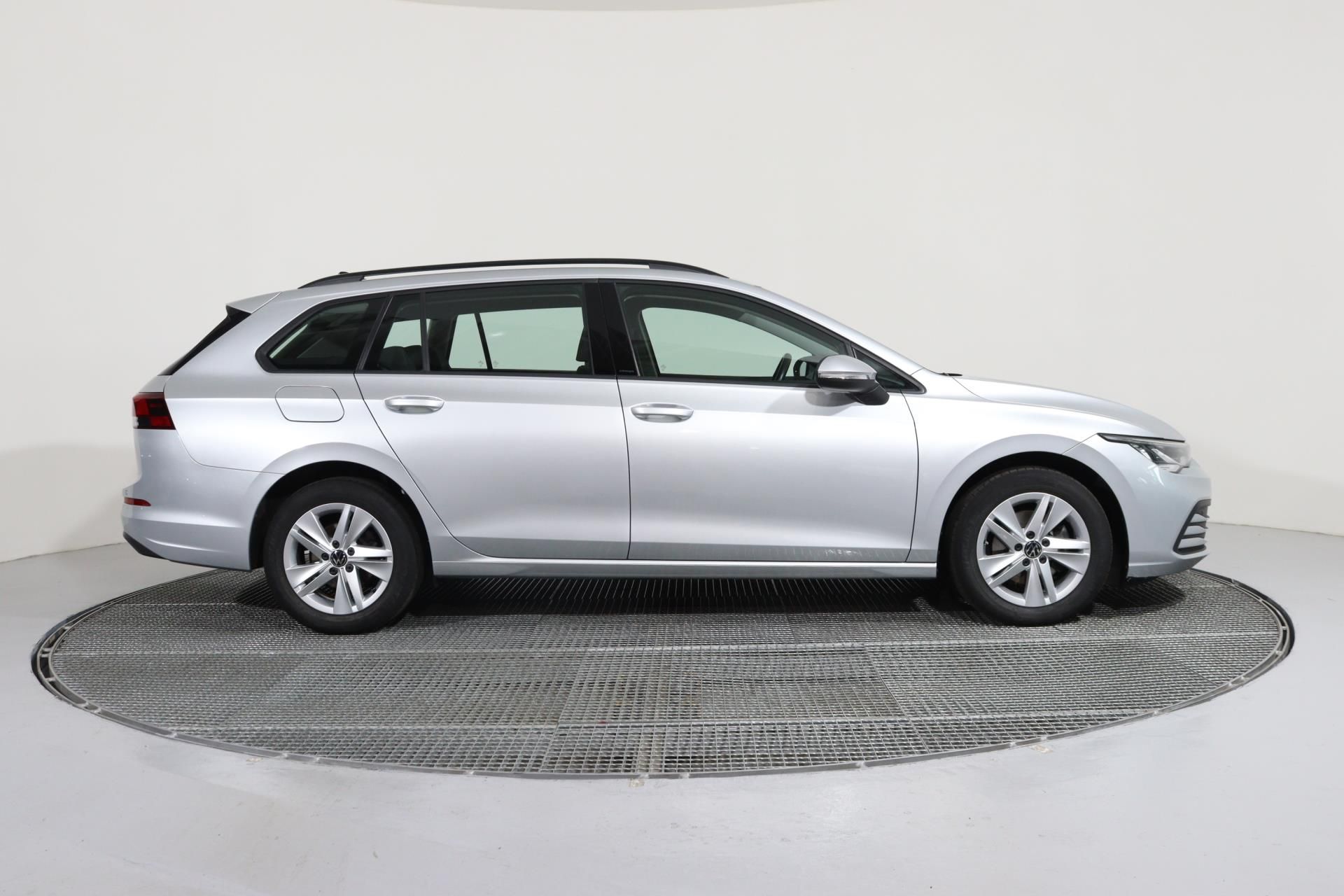 Volkswagen Golf Variant, Life 1,0 TSI 81kW/ LED, ACC - fotka 3