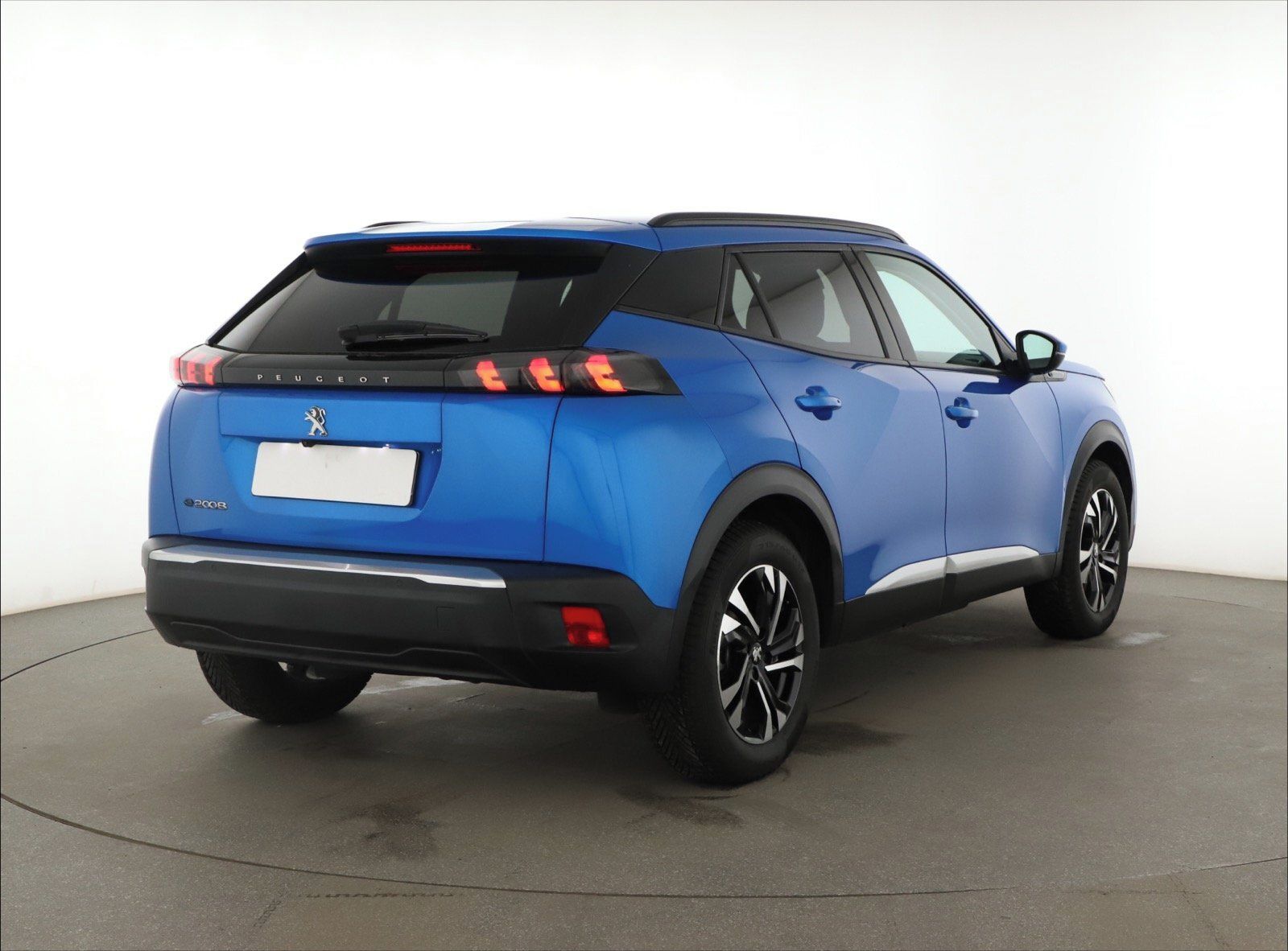 Peugeot 2008, 50 kWh, SoH 92%, Allure - fotka 5