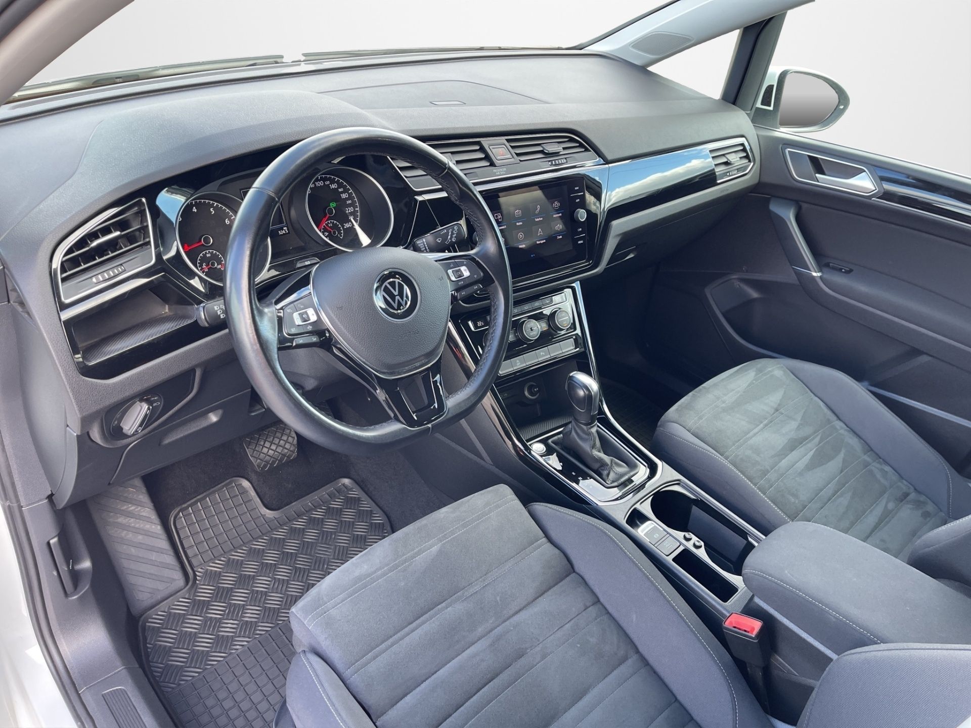 Volkswagen Touran, 1.5 TSI 110 kW DSG Highline 7- - fotka 5