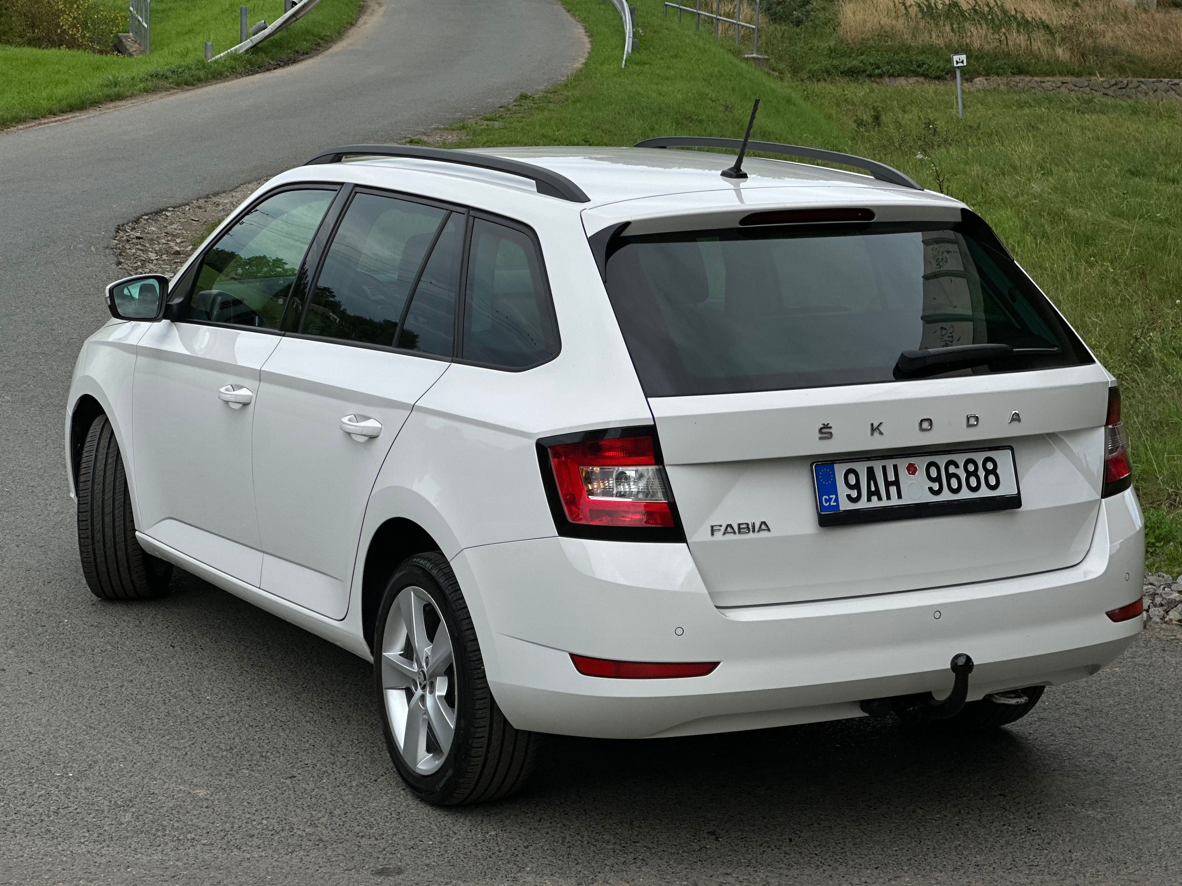 Škoda Fabia, 1.0 TSI 70 kW Combi Ambition+ - fotka 2