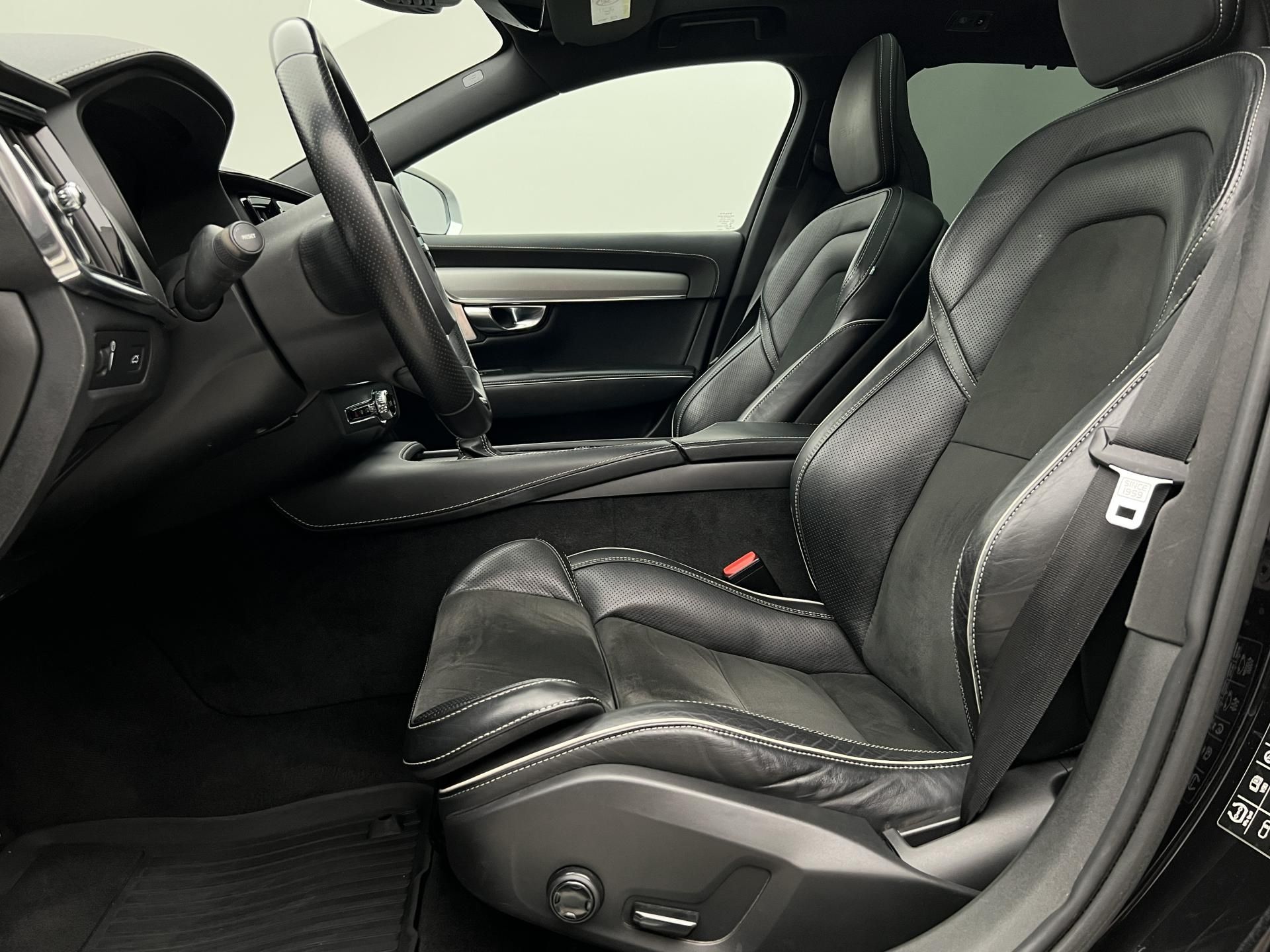 Volvo V90, D5 AWD R-DESIGN AUT - fotka 3