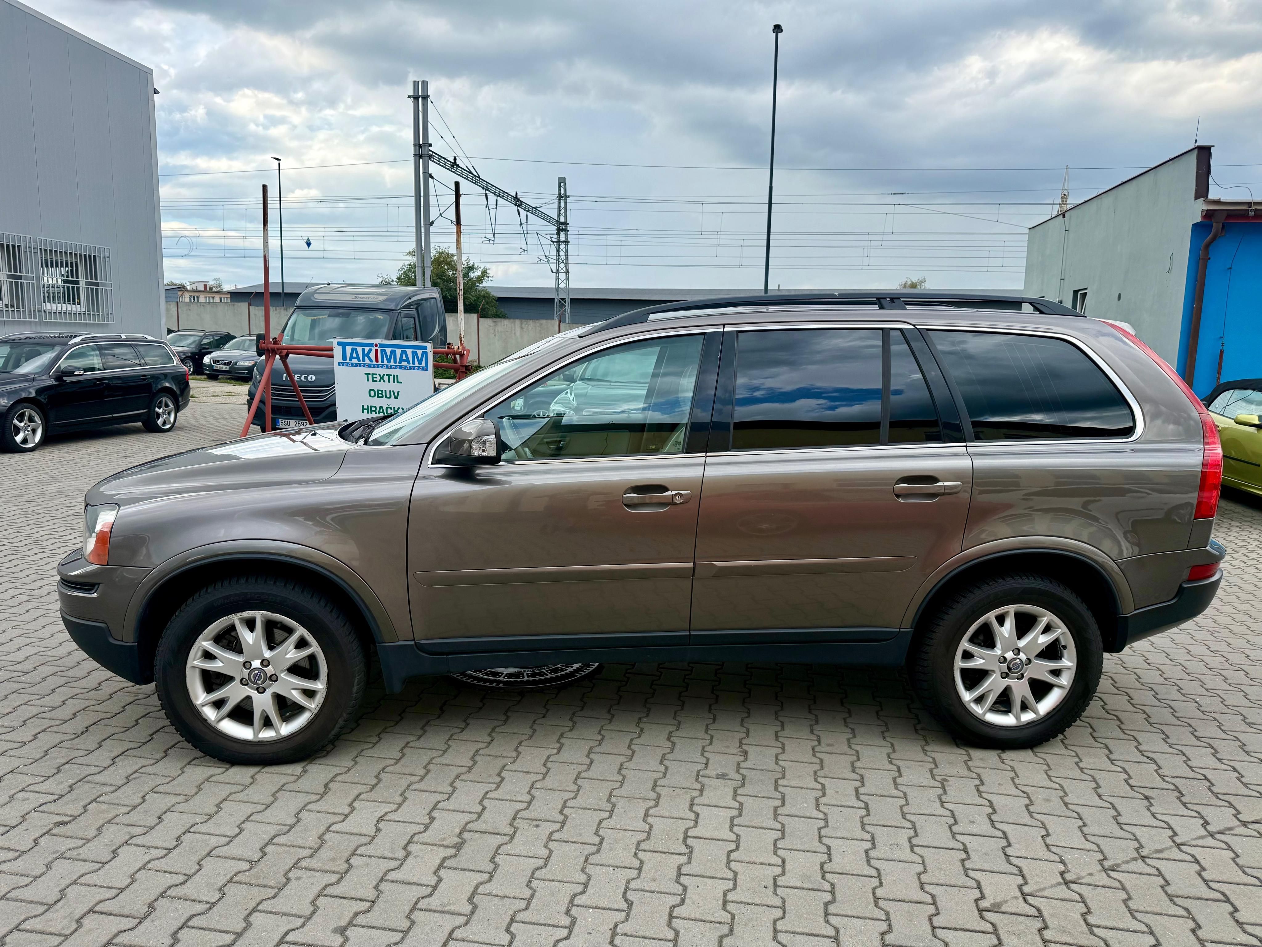 Volvo XC90, 2.4 D5 136kw Momentum. 7 míst - fotka 6
