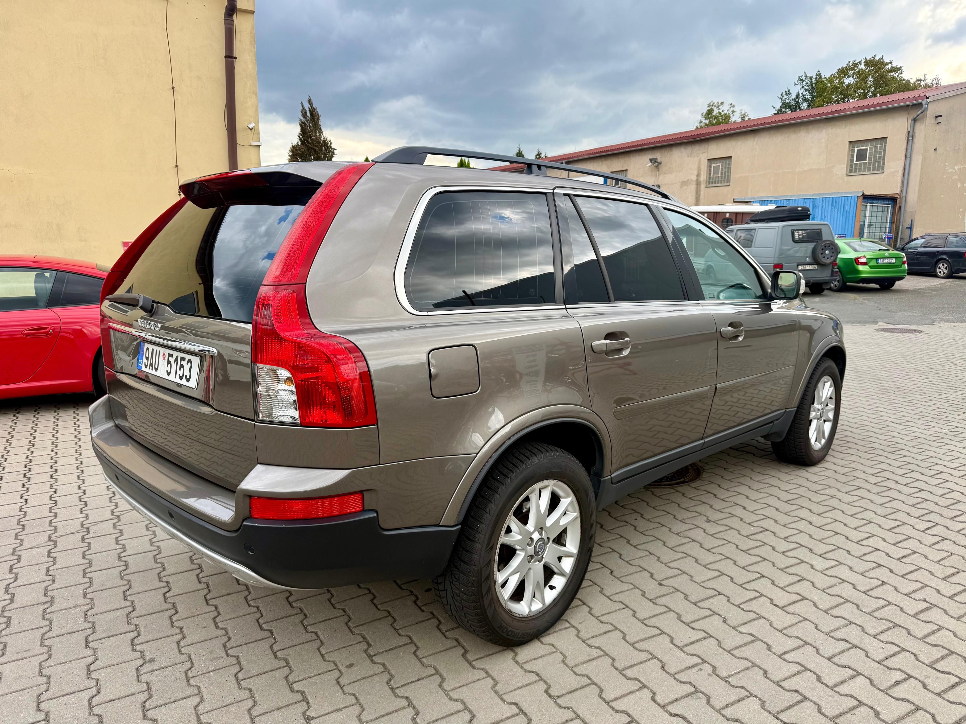 Volvo XC90, 2.4 D5 136kw Momentum. 7 míst - fotka 4