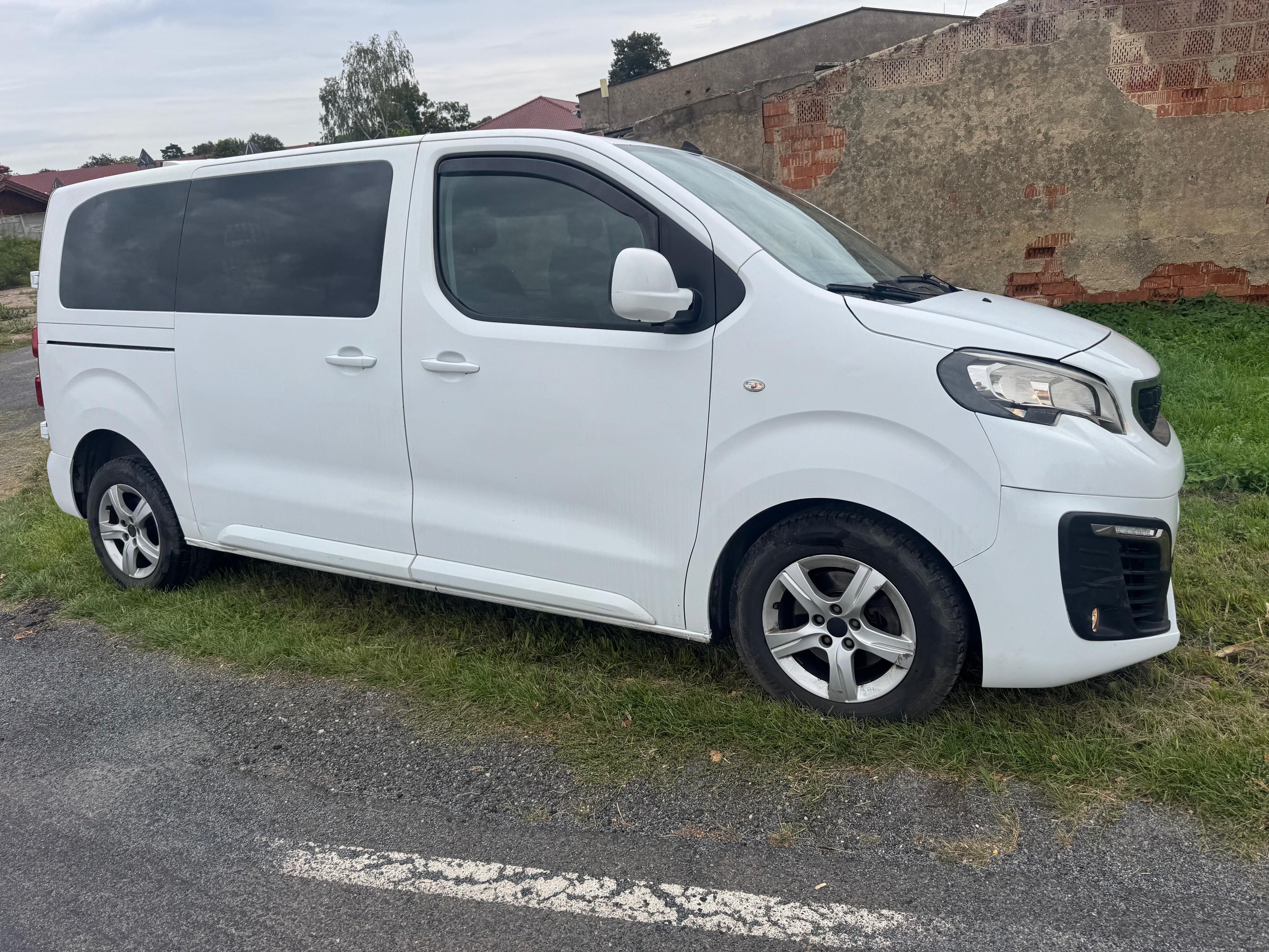 Peugeot Traveller, Peugeot Traveller Expert 2017 - fotka 5